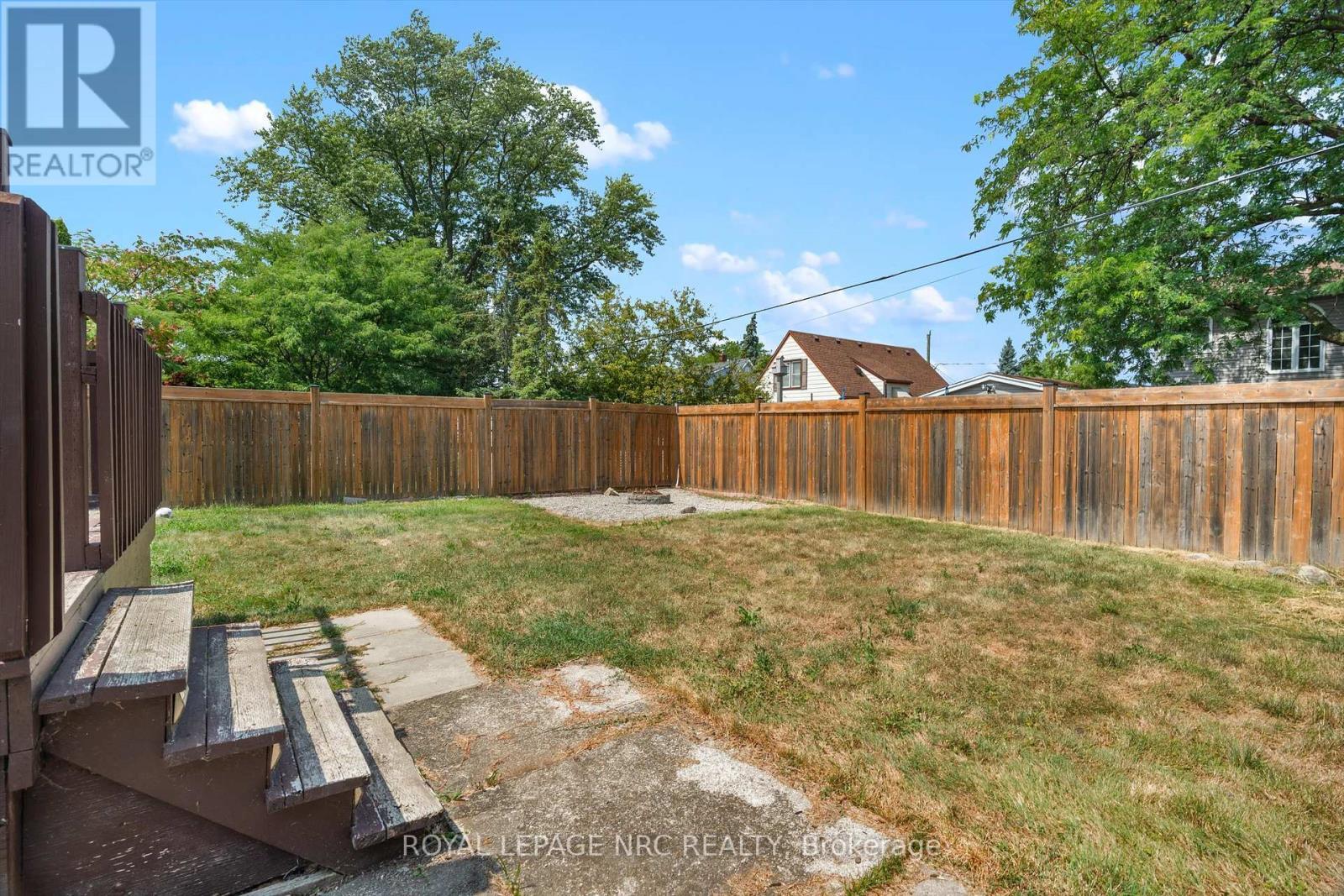 












19 SEYMOUR AVENUE

,
St. Catharines (Secord Woods),




Ontario
L2P1A3

