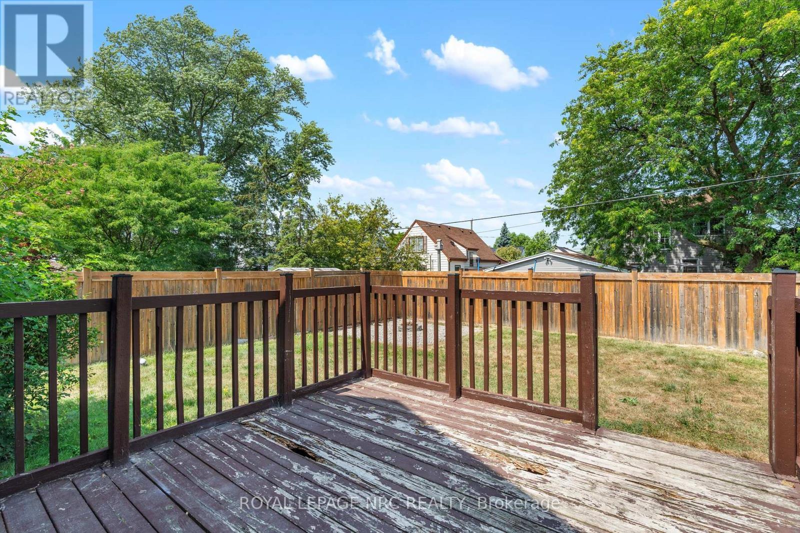 












19 SEYMOUR AVENUE

,
St. Catharines (Secord Woods),




Ontario
L2P1A3

