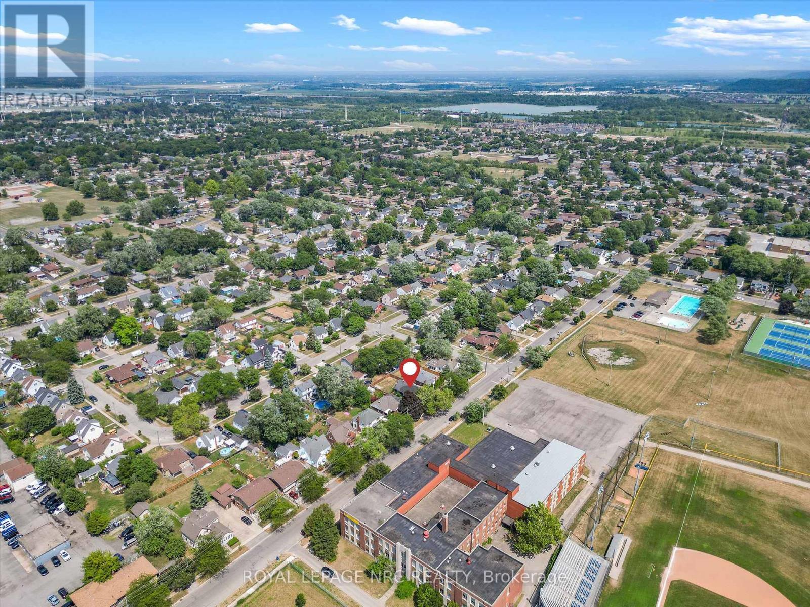 












19 SEYMOUR AVENUE

,
St. Catharines (Secord Woods),




Ontario
L2P1A3

