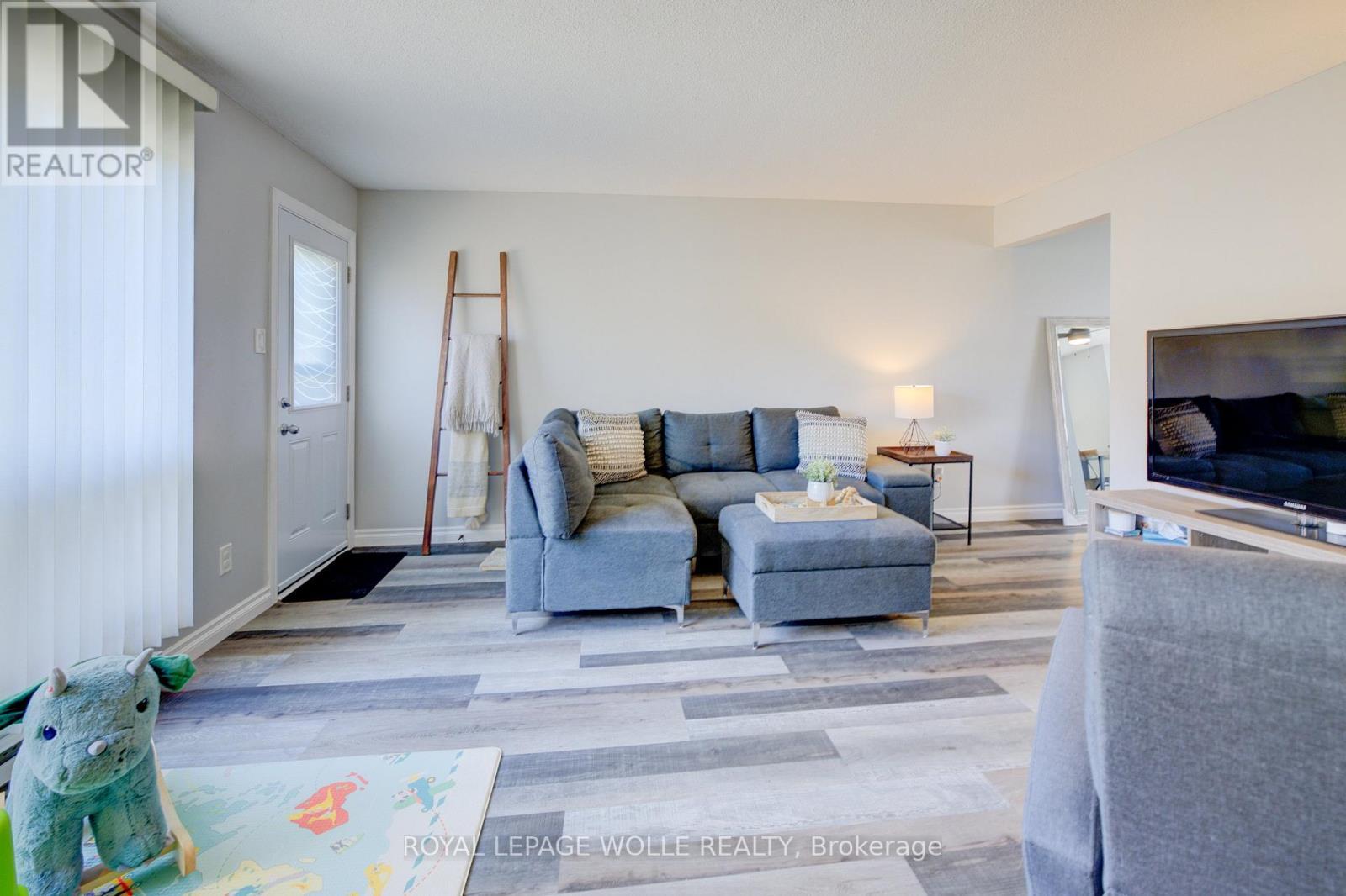 












28 - 879 PARKINSON ROAD

,
Woodstock,




Ontario
N4S8S7

