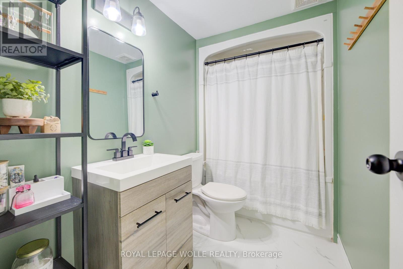 












28 - 879 PARKINSON ROAD

,
Woodstock,




Ontario
N4S8S7

