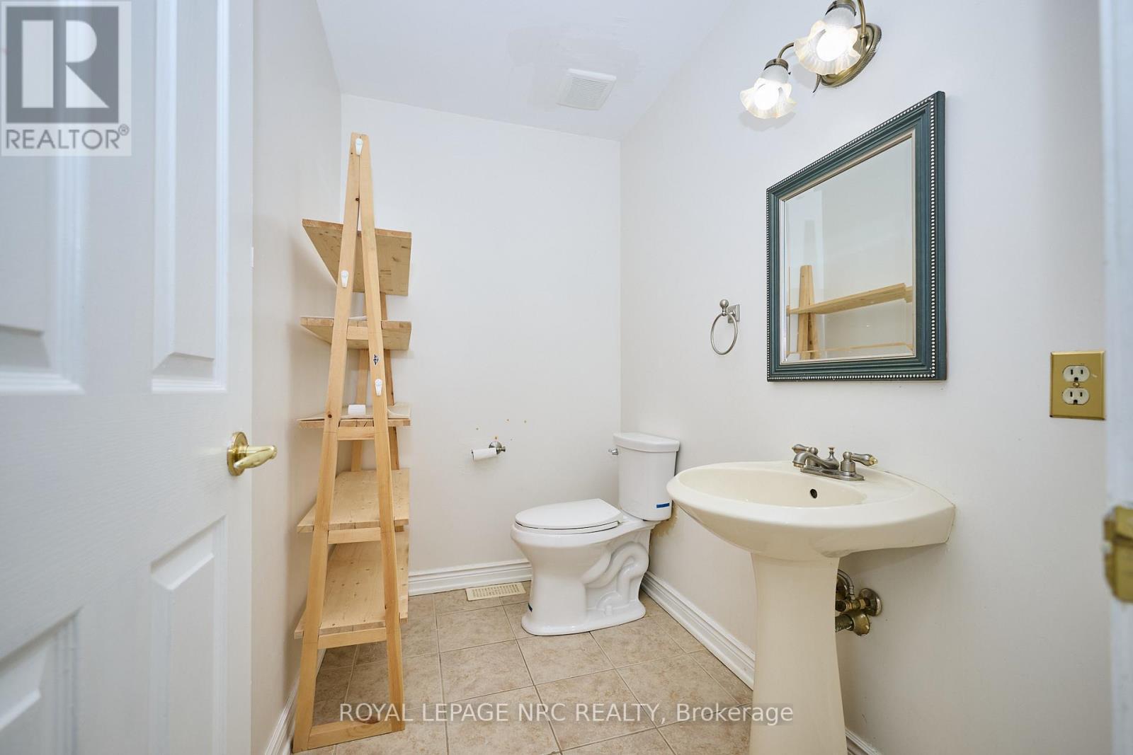 












4040 LAKESHORE ROAD

,
Lincoln (Lincoln Lake),




Ontario
L0R1B0

