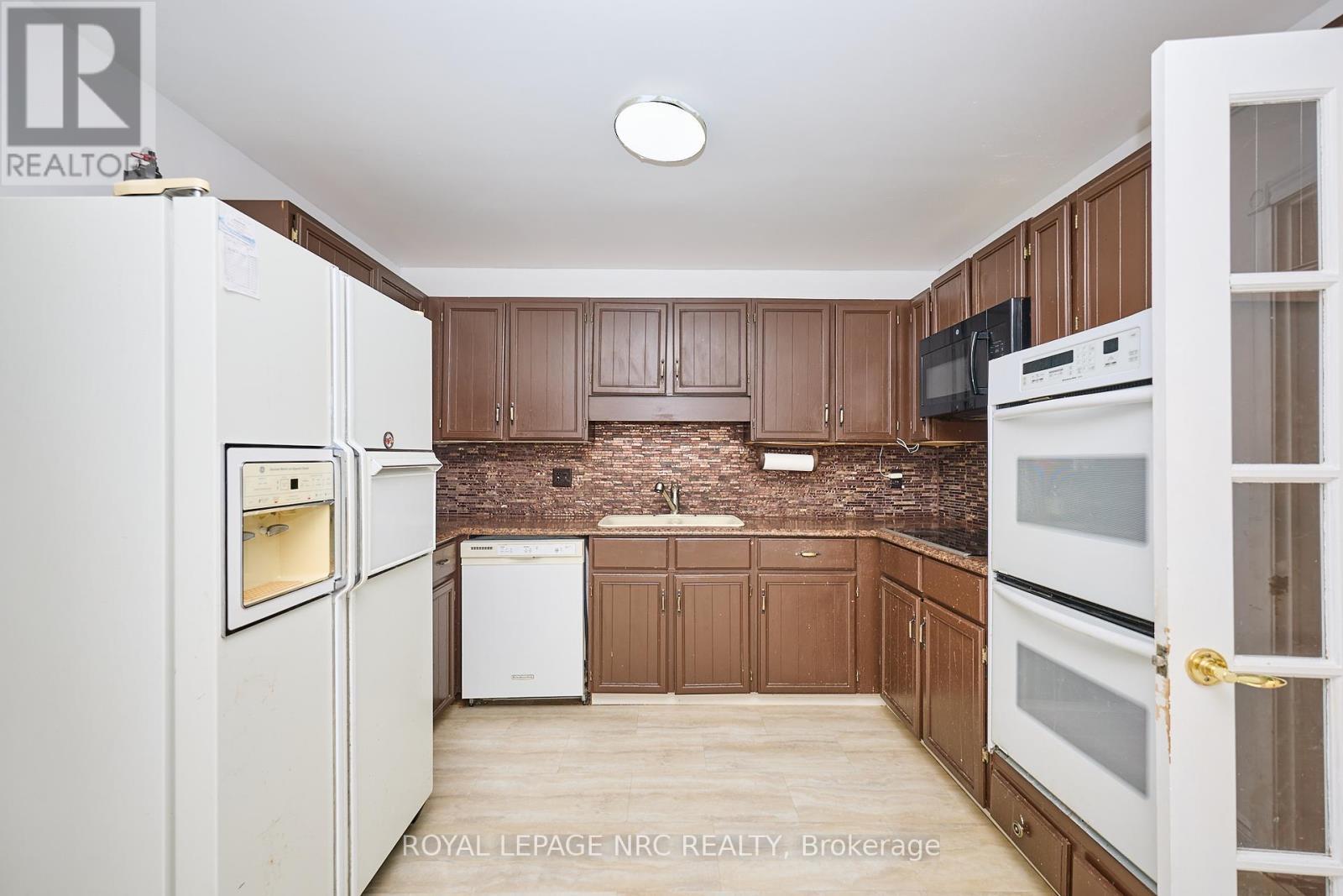 












4040 LAKESHORE ROAD

,
Lincoln (Lincoln Lake),




Ontario
L0R1B0

