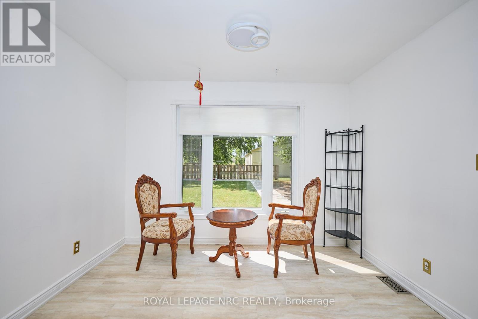 












4040 LAKESHORE ROAD

,
Lincoln (Lincoln Lake),




Ontario
L0R1B0

