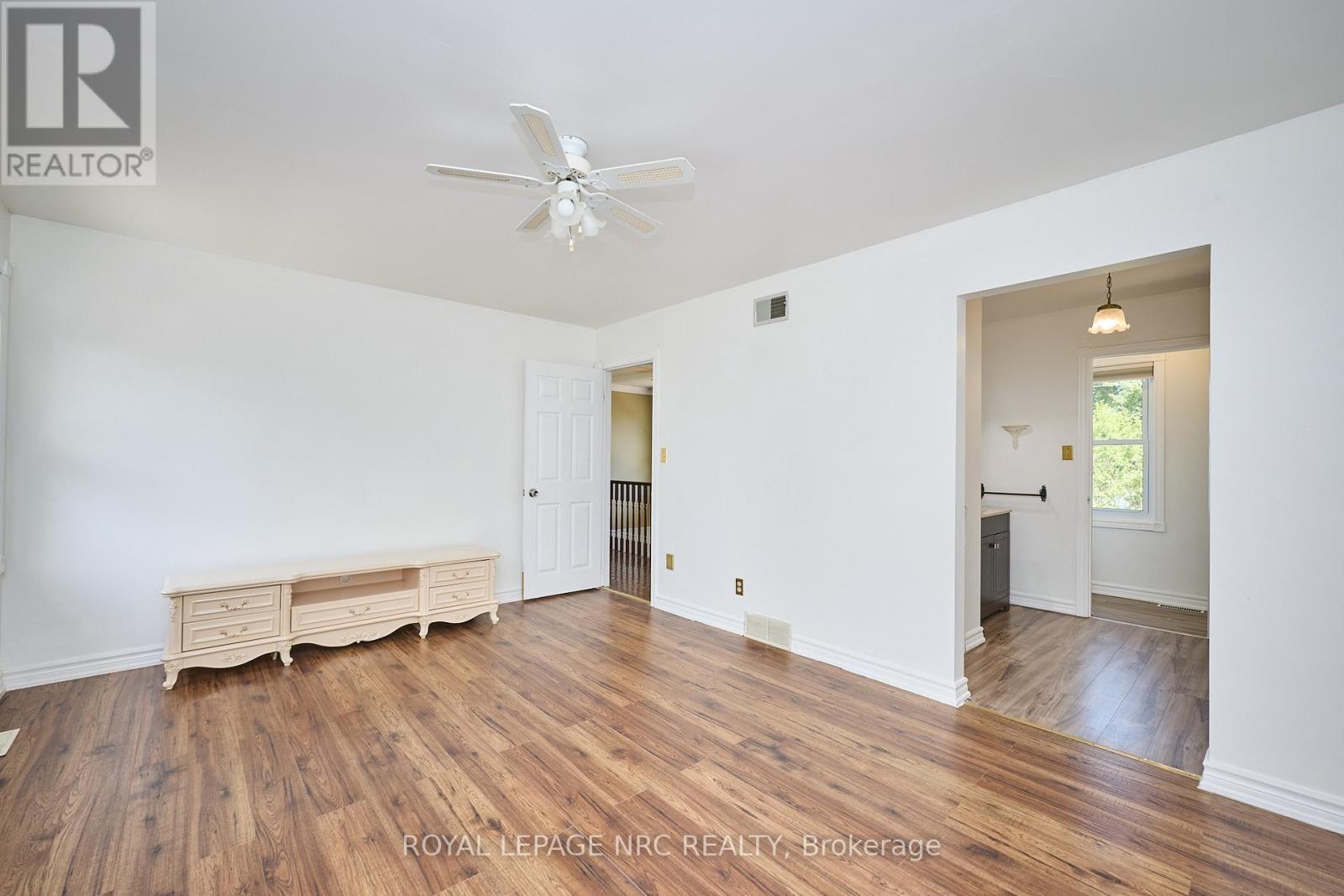 












4040 LAKESHORE ROAD

,
Lincoln (Lincoln Lake),




Ontario
L0R1B0

