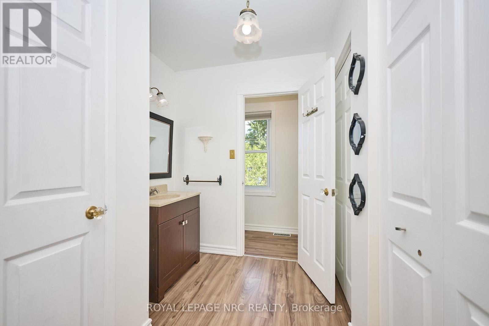 












4040 LAKESHORE ROAD

,
Lincoln (Lincoln Lake),




Ontario
L0R1B0

