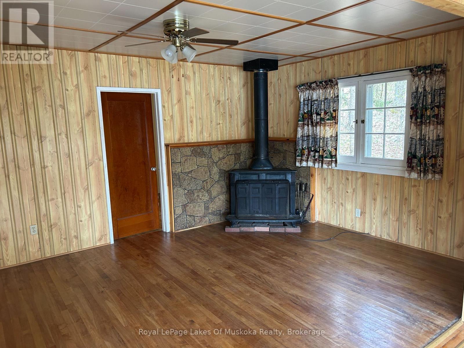 












1091 NORTH TOOKE LAKE ROAD

,
Lake of Bays (Mclean),




Ontario
P0B1A0


