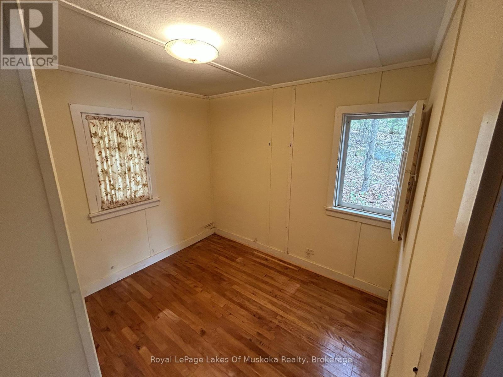 












1091 NORTH TOOKE LAKE ROAD

,
Lake of Bays (Mclean),




Ontario
P0B1A0

