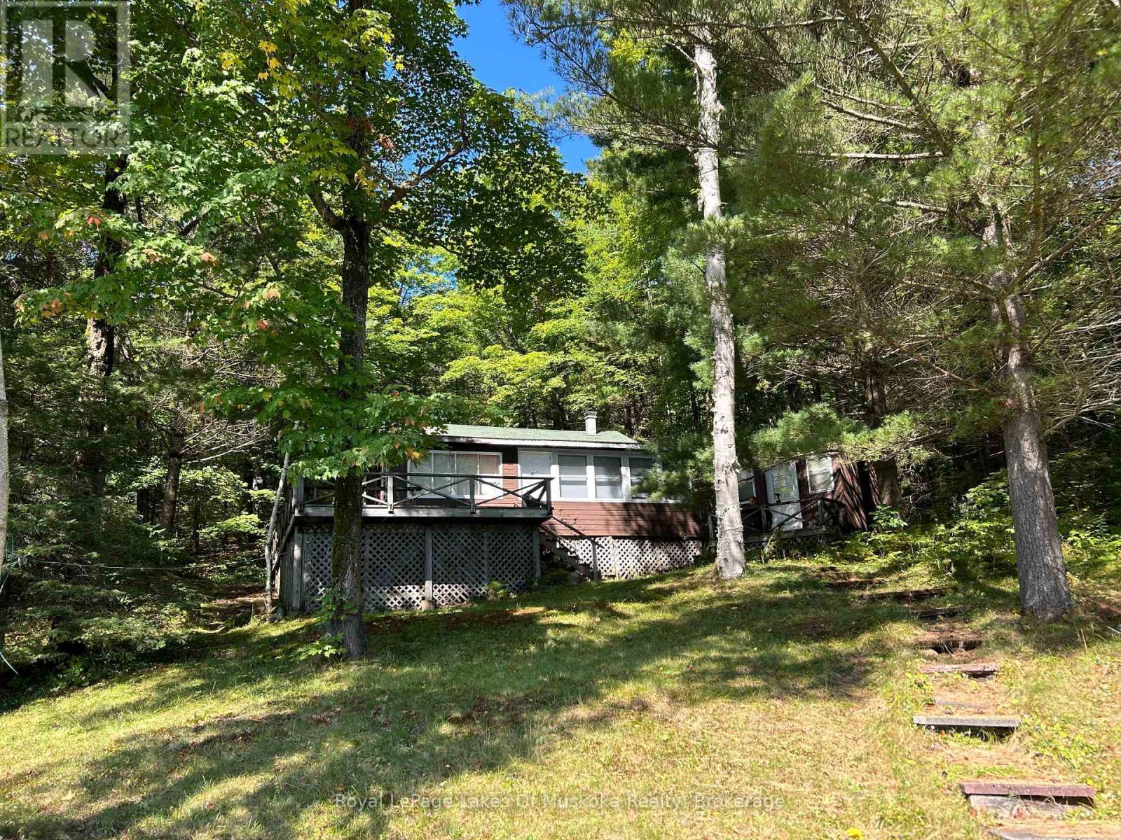 












1091 NORTH TOOKE LAKE ROAD

,
Lake of Bays (Mclean),




Ontario
P0B1A0

