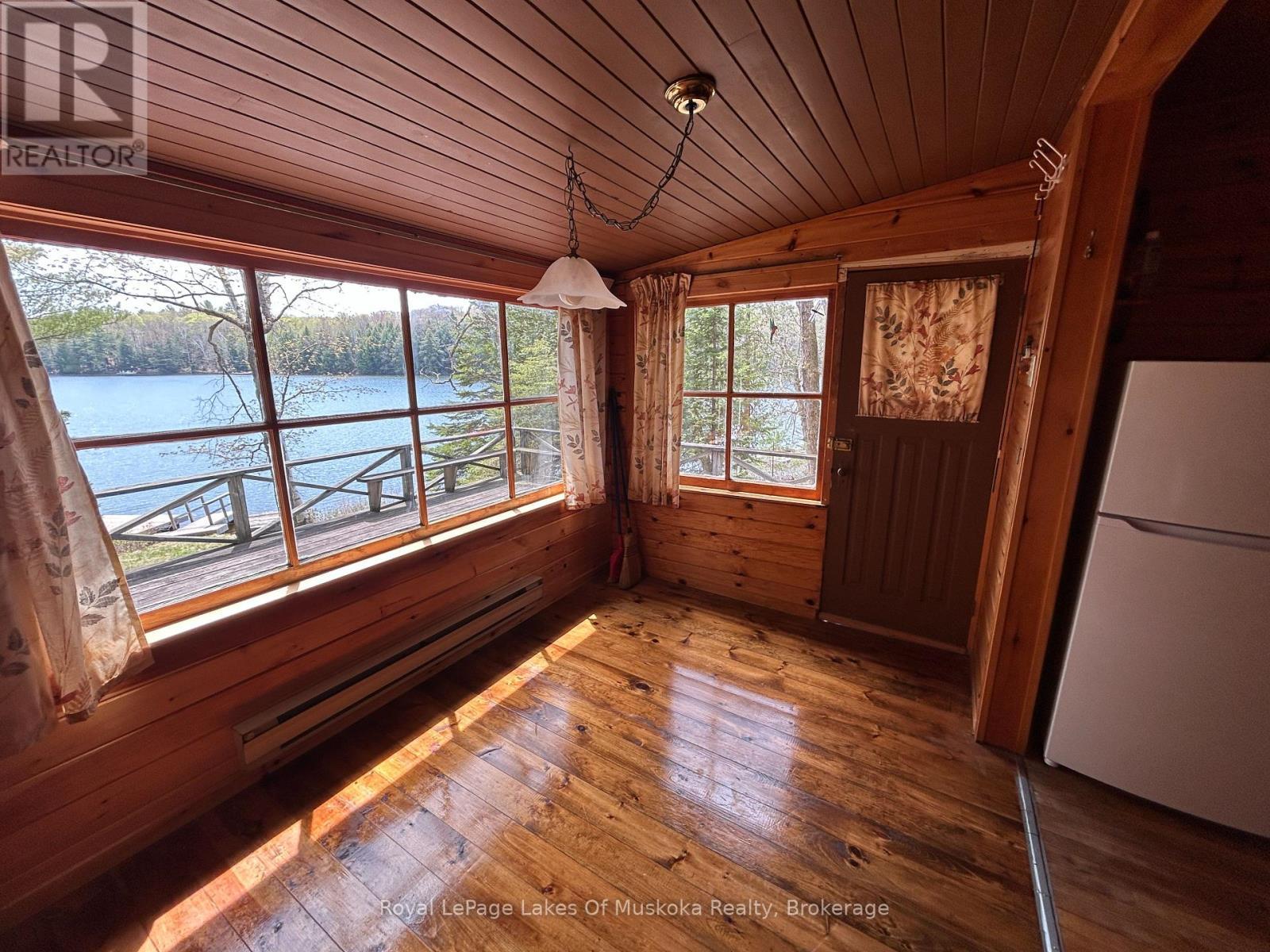 












1091 NORTH TOOKE LAKE ROAD

,
Lake of Bays (Mclean),




Ontario
P0B1A0

