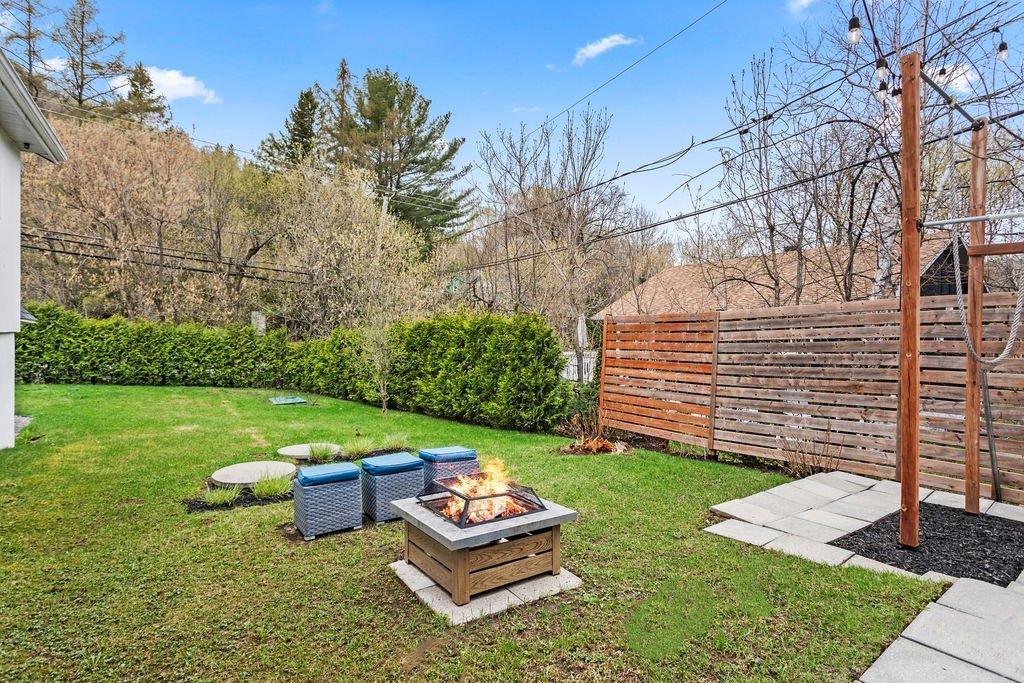 









2

 - 4


Ch. de la Colline

,
Saint-Sauveur,




QC
J0R1R2

