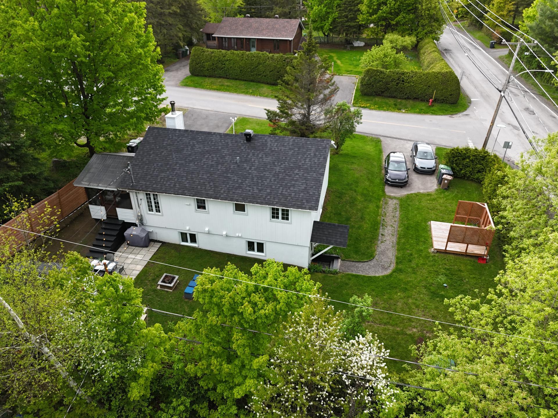 









2

 - 4


Ch. de la Colline

,
Saint-Sauveur,




QC
J0R1R2

