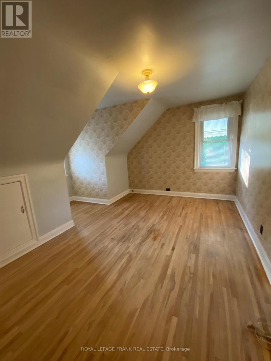 












199 BARNARDO AVENUE

,
Peterborough North (South),




Ontario
K9H5V6

