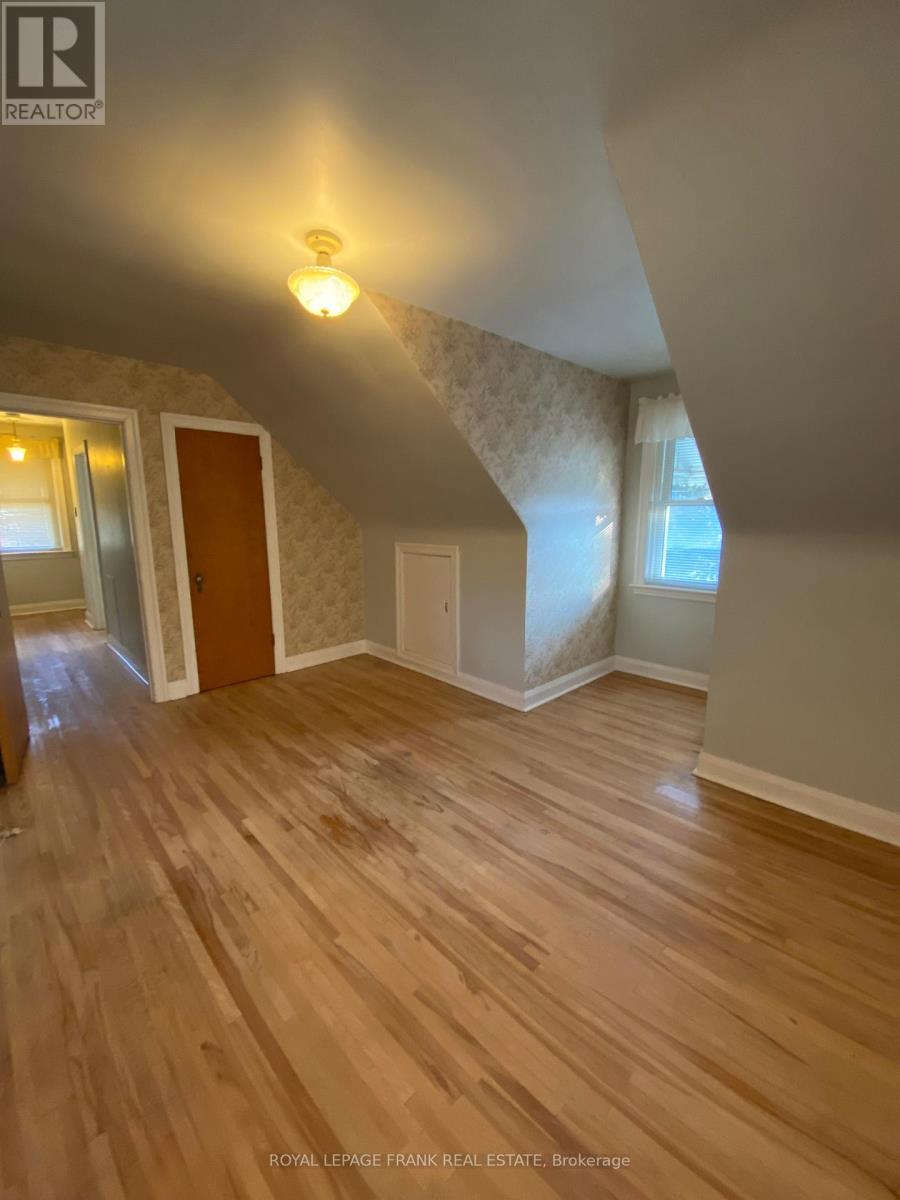 












199 BARNARDO AVENUE

,
Peterborough North (South),




Ontario
K9H5V6

