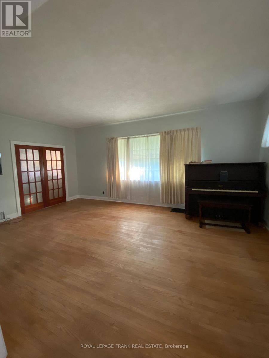 












199 BARNARDO AVENUE

,
Peterborough North (South),




Ontario
K9H5V6

