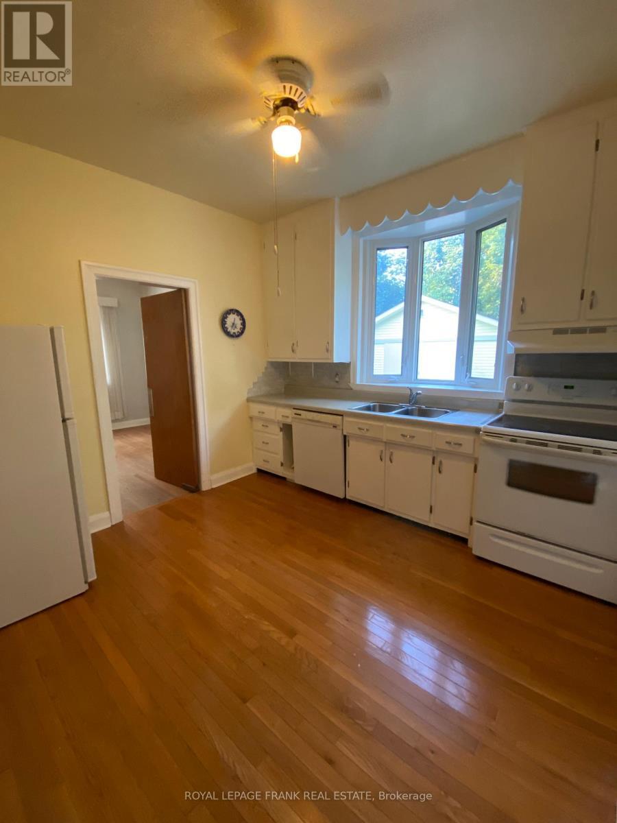 












199 BARNARDO AVENUE

,
Peterborough North (South),




Ontario
K9H5V6

