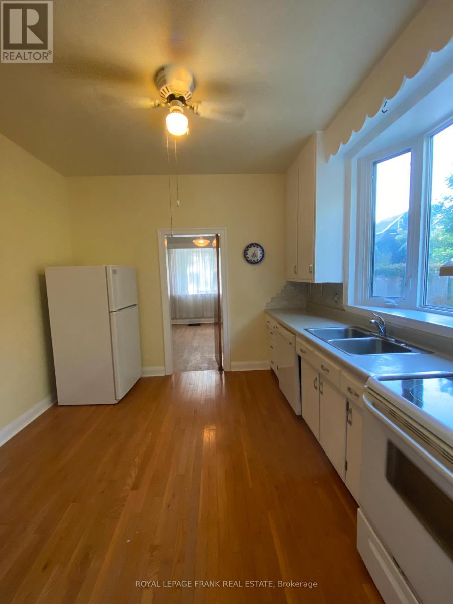 












199 BARNARDO AVENUE

,
Peterborough North (South),




Ontario
K9H5V6

