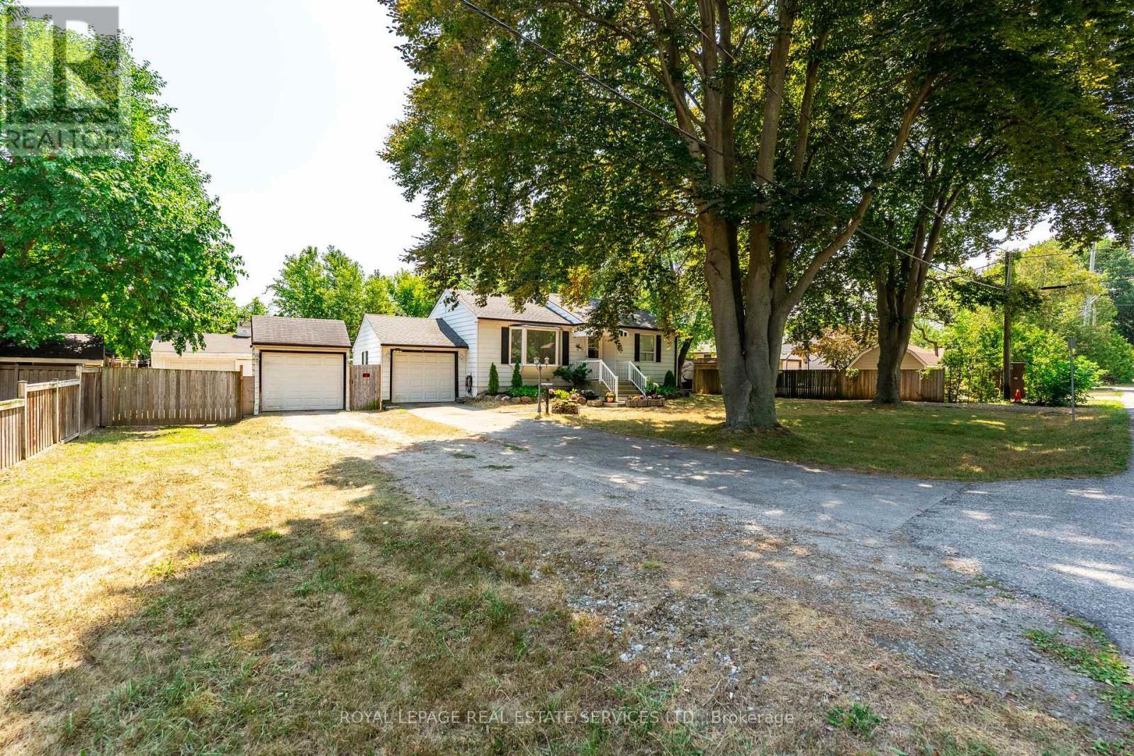 












14 GERMORDA DRIVE

,
Oakville,




Ontario
L6H1A8

