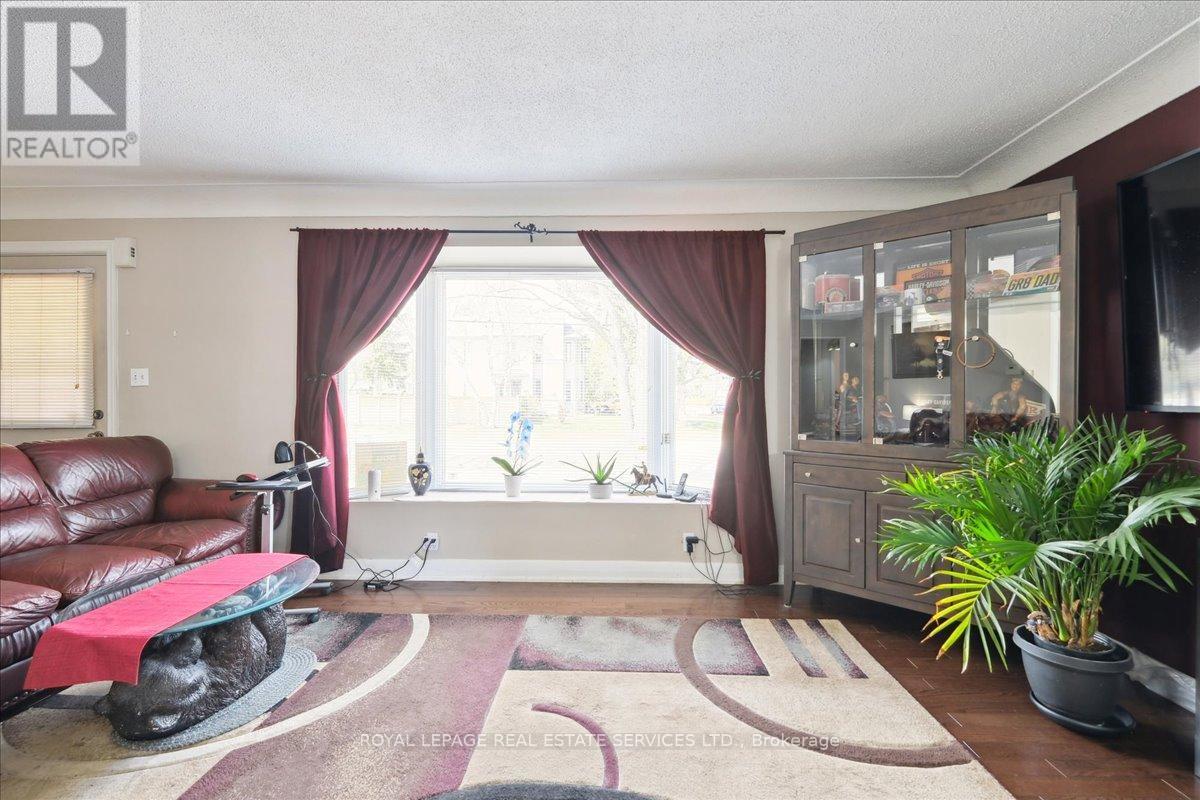 












14 GERMORDA DRIVE

,
Oakville,




Ontario
L6H1A8

