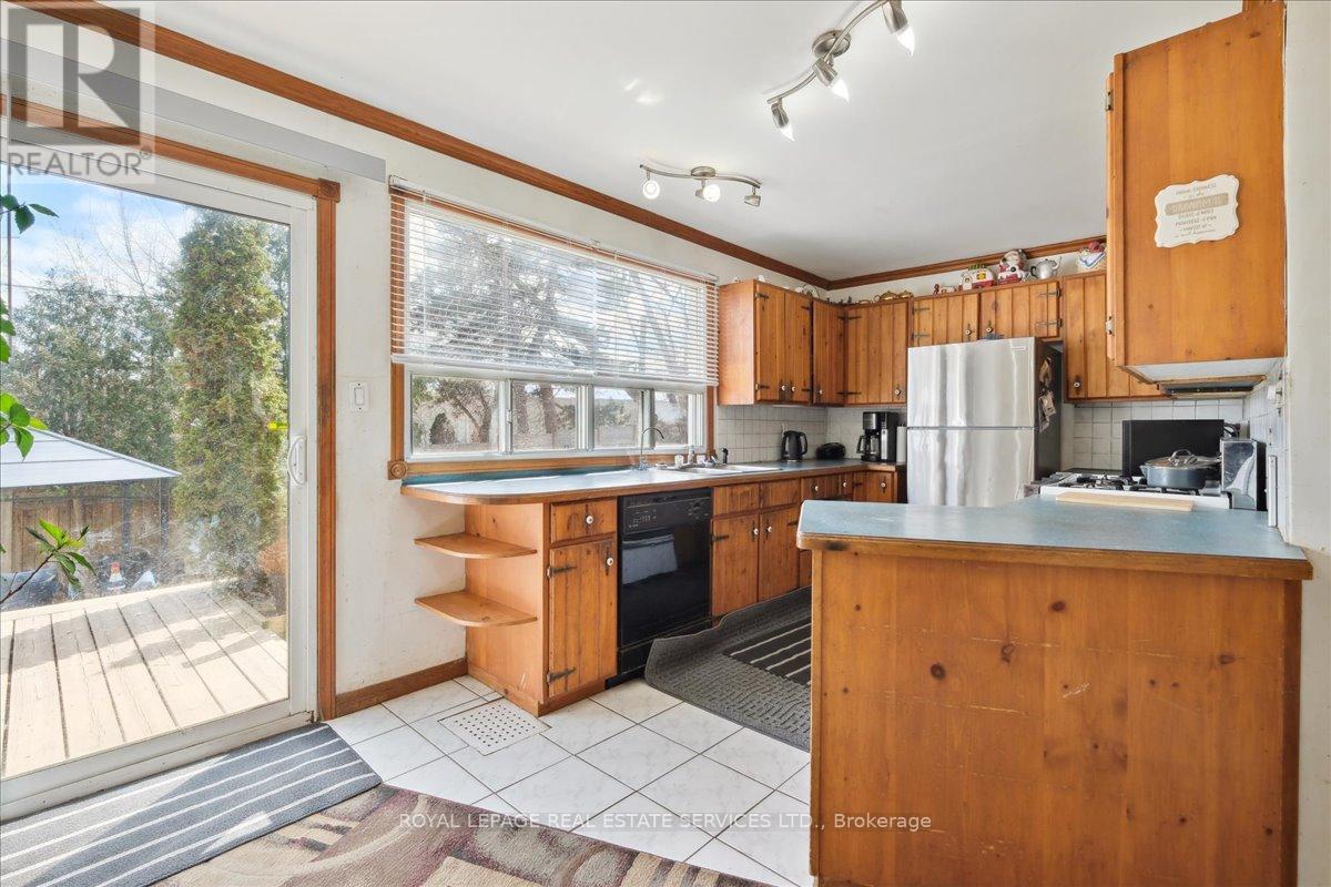 












14 GERMORDA DRIVE

,
Oakville,




Ontario
L6H1A8

