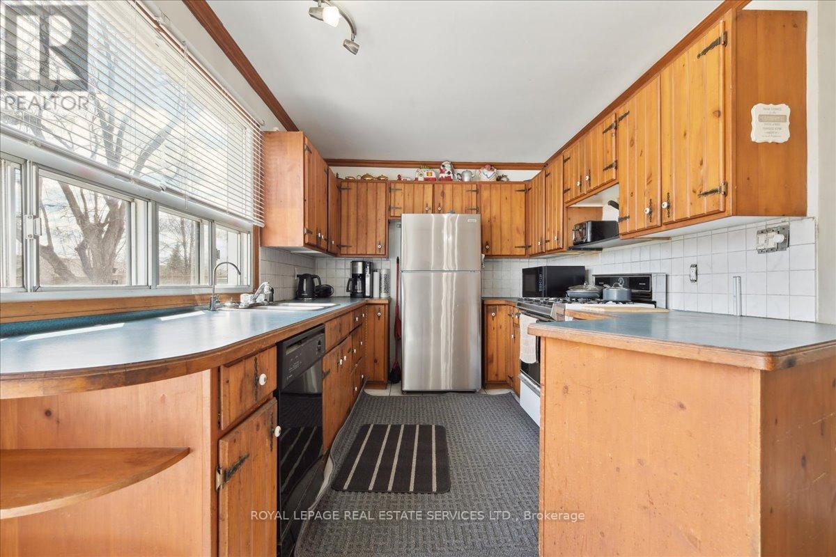 












14 GERMORDA DRIVE

,
Oakville,




Ontario
L6H1A8

