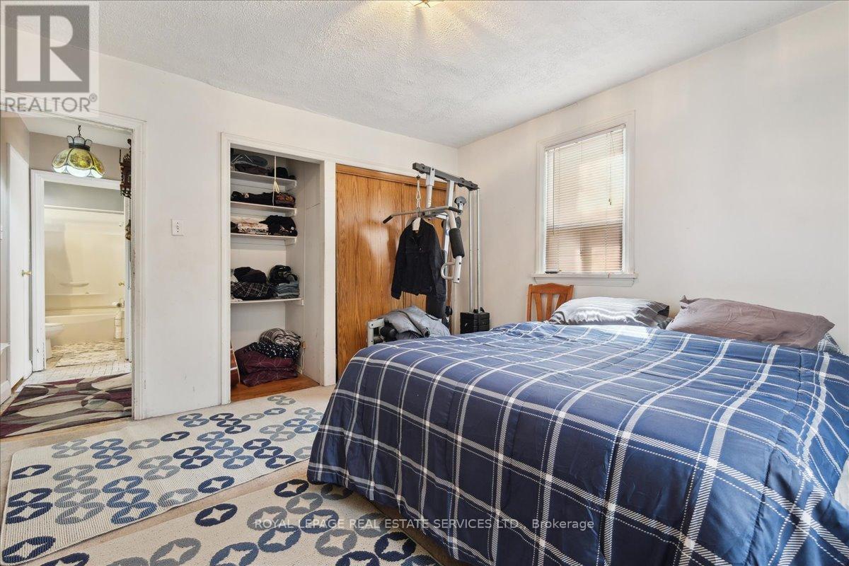 












14 GERMORDA DRIVE

,
Oakville,




Ontario
L6H1A8

