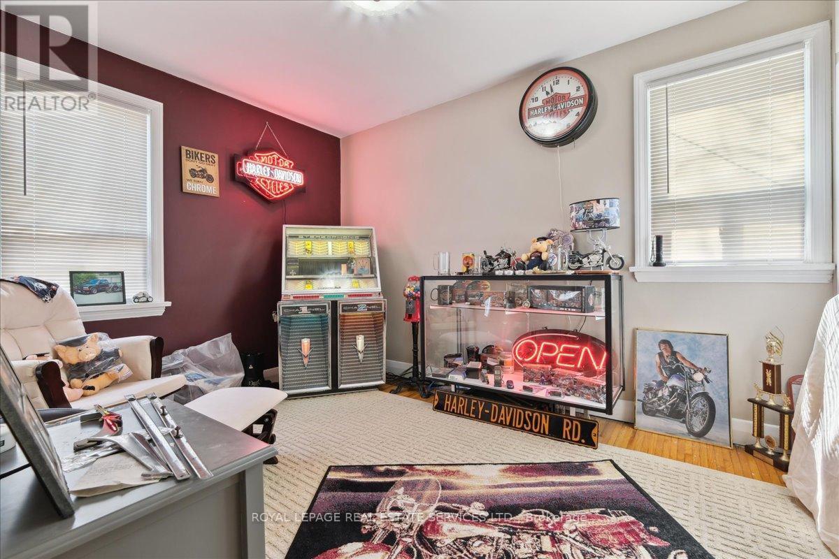 












14 GERMORDA DRIVE

,
Oakville,




Ontario
L6H1A8

