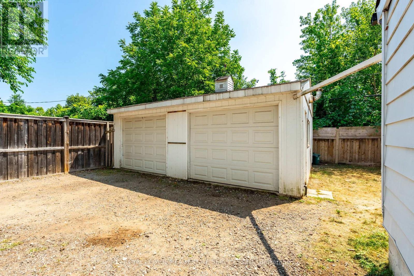 












14 GERMORDA DRIVE

,
Oakville,




Ontario
L6H1A8

