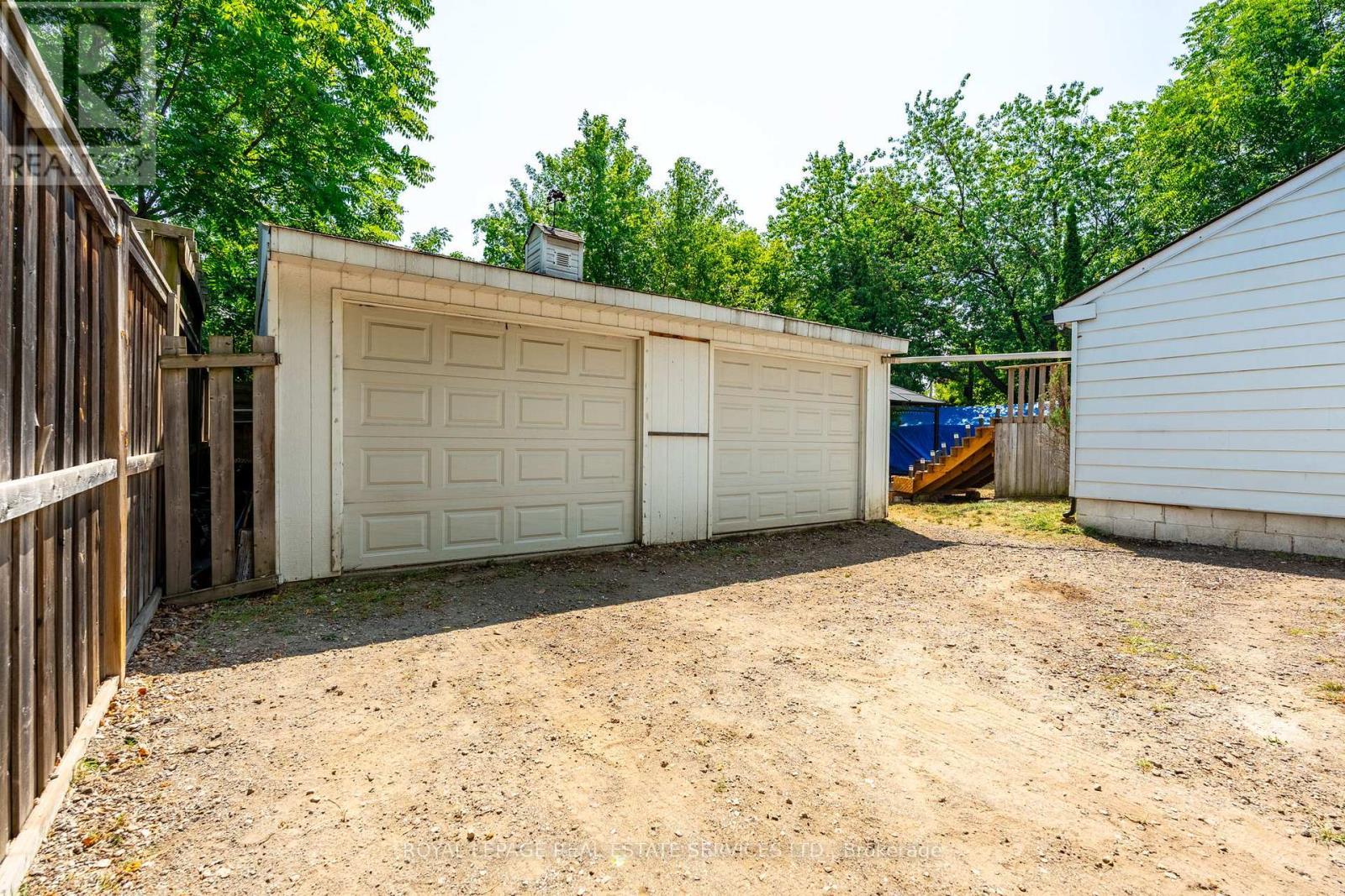 












14 GERMORDA DRIVE

,
Oakville,




Ontario
L6H1A8

