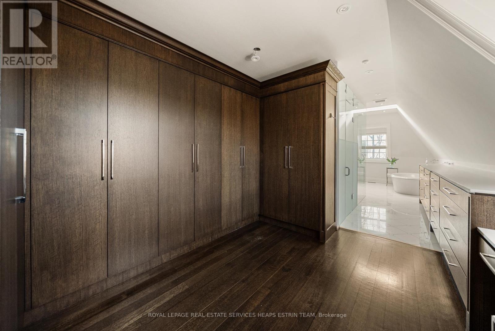 












243 ROSE PARK DRIVE

,
Toronto,




Ontario
M4T1R6

