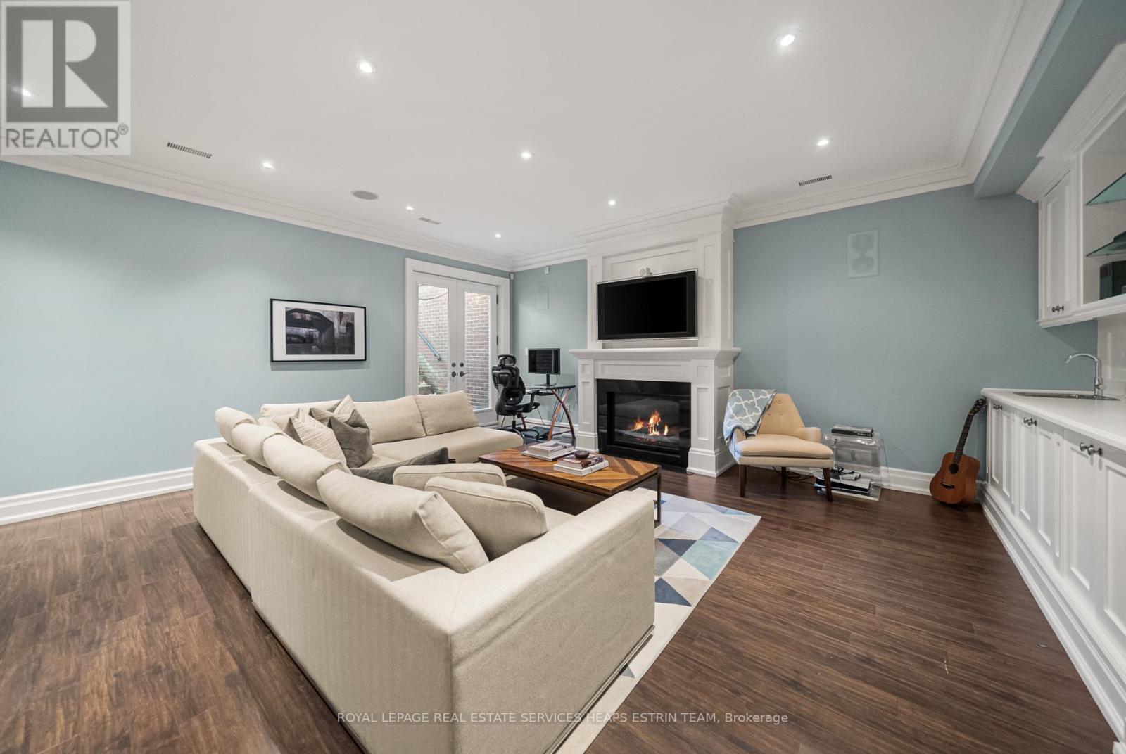 












243 ROSE PARK DRIVE

,
Toronto,




Ontario
M4T1R6

