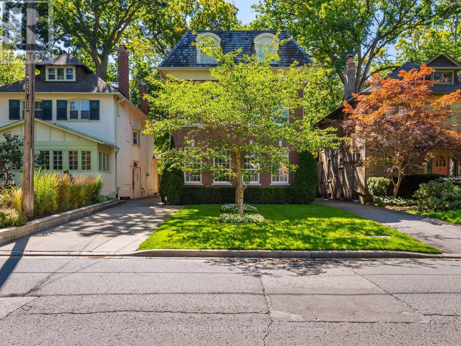 












243 ROSE PARK DRIVE

,
Toronto,




Ontario
M4T1R6

