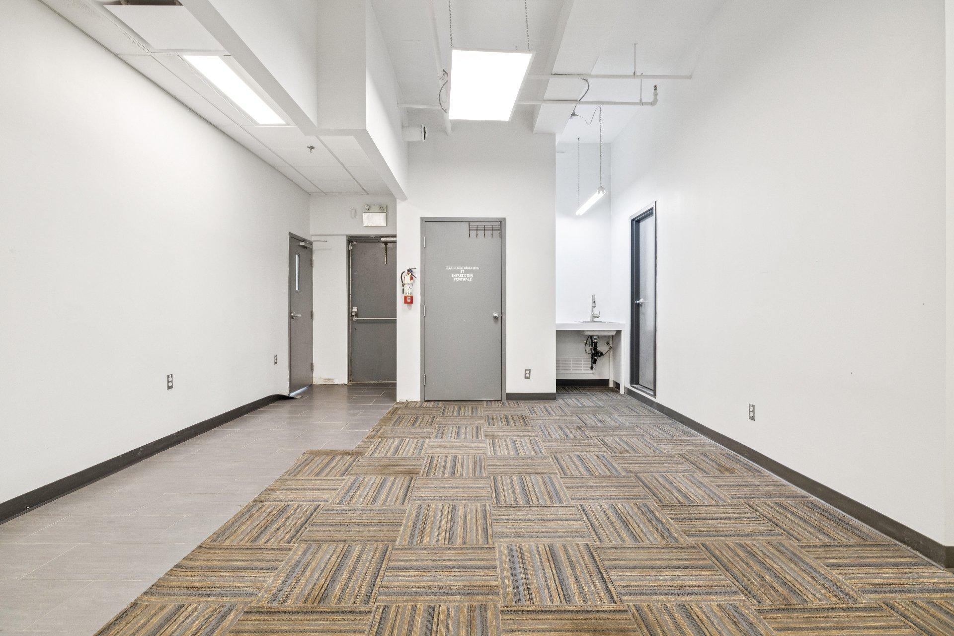 









99


Rue Crémazie

, 100,
Gatineau (Hull),




QC
J8Y3P1

