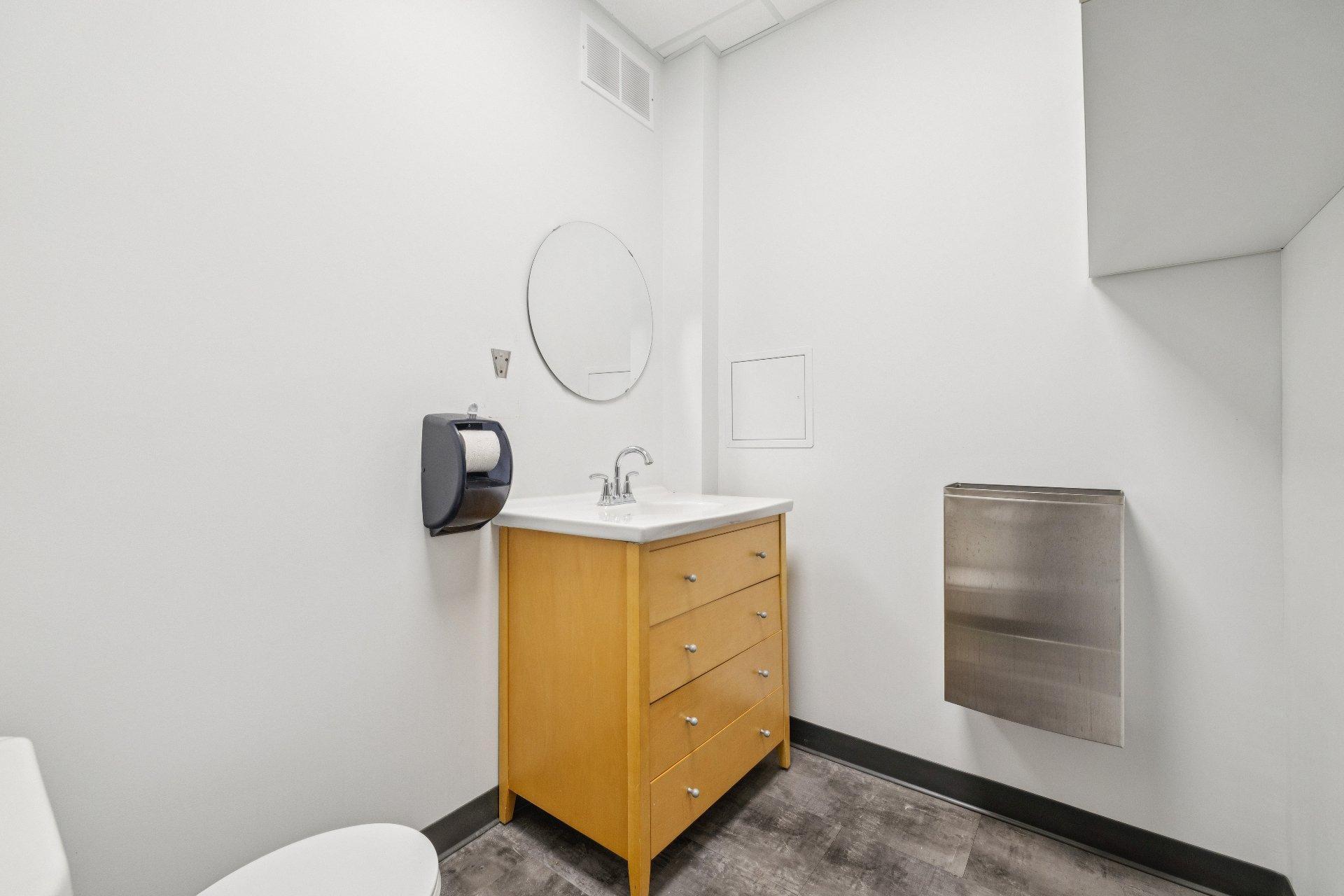 









99


Rue Crémazie

, 100,
Gatineau (Hull),




QC
J8Y3P1

