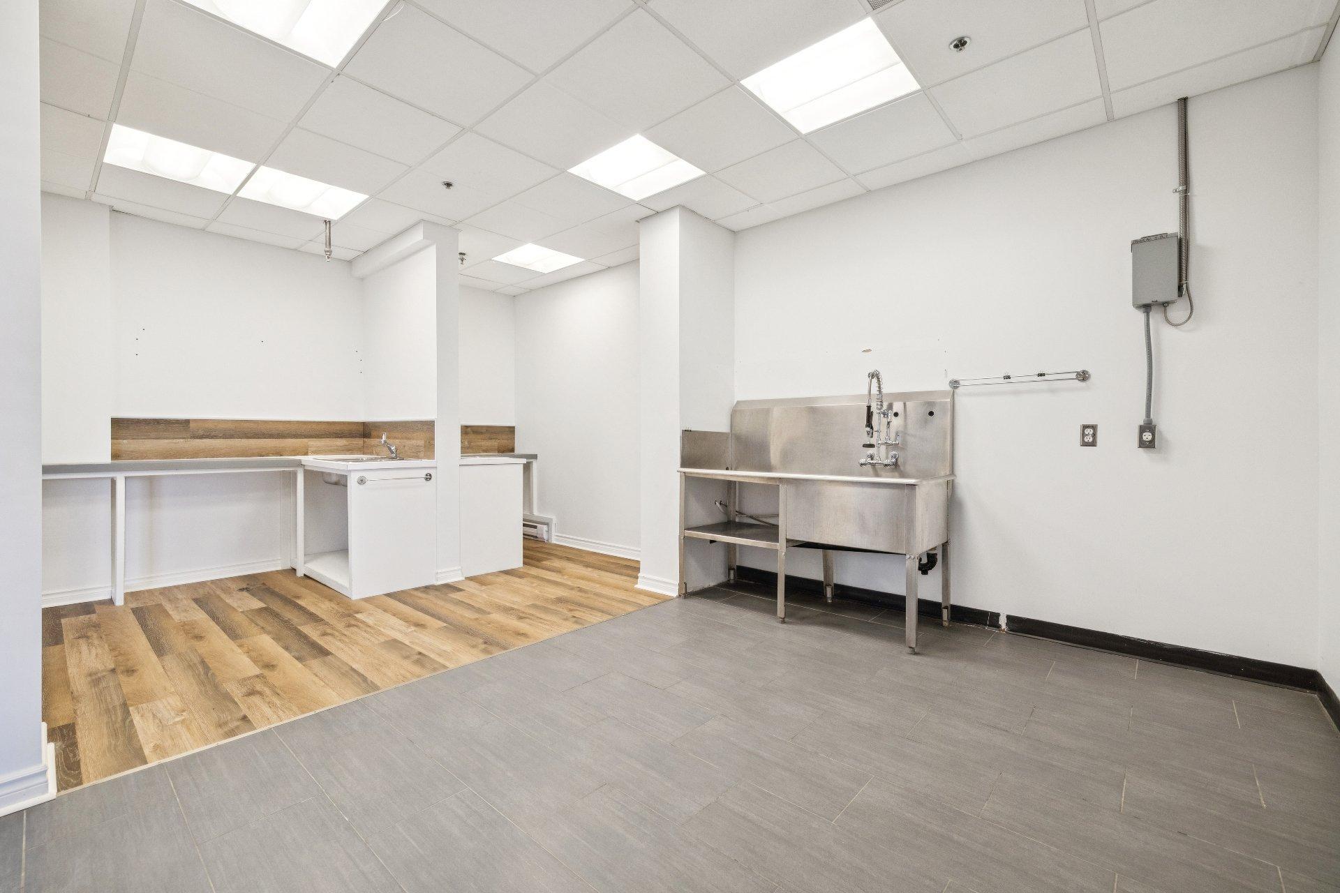 









99


Rue Crémazie

, 100,
Gatineau (Hull),




QC
J8Y3P1

