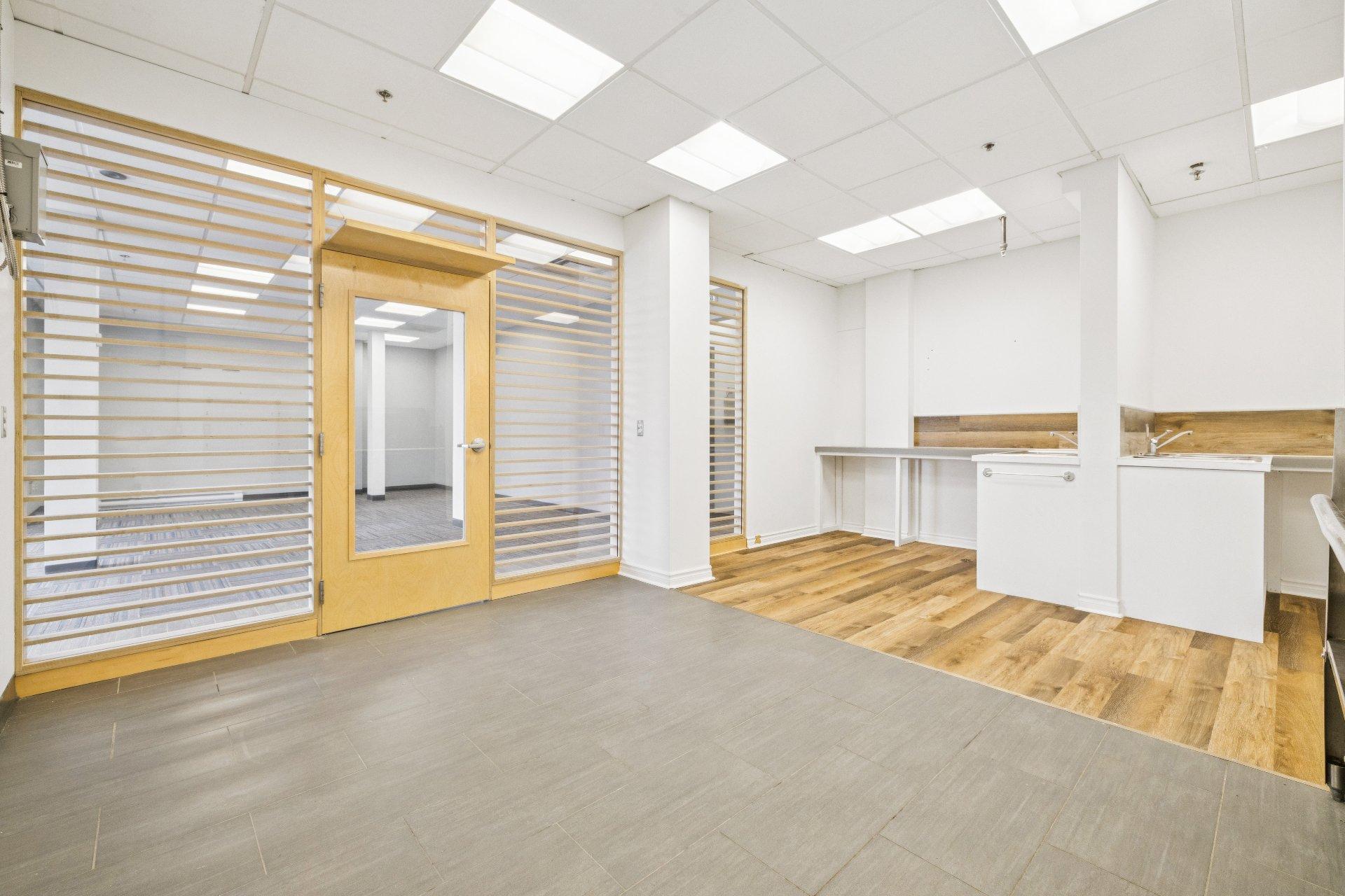 









99


Rue Crémazie

, 100,
Gatineau (Hull),




QC
J8Y3P1

