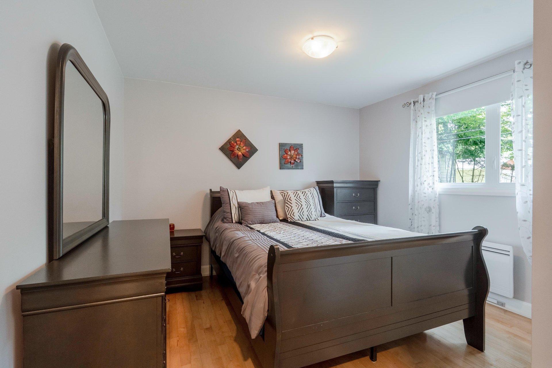 









424


Rue des Pins

,
Compton,




QC
J0B1L0

