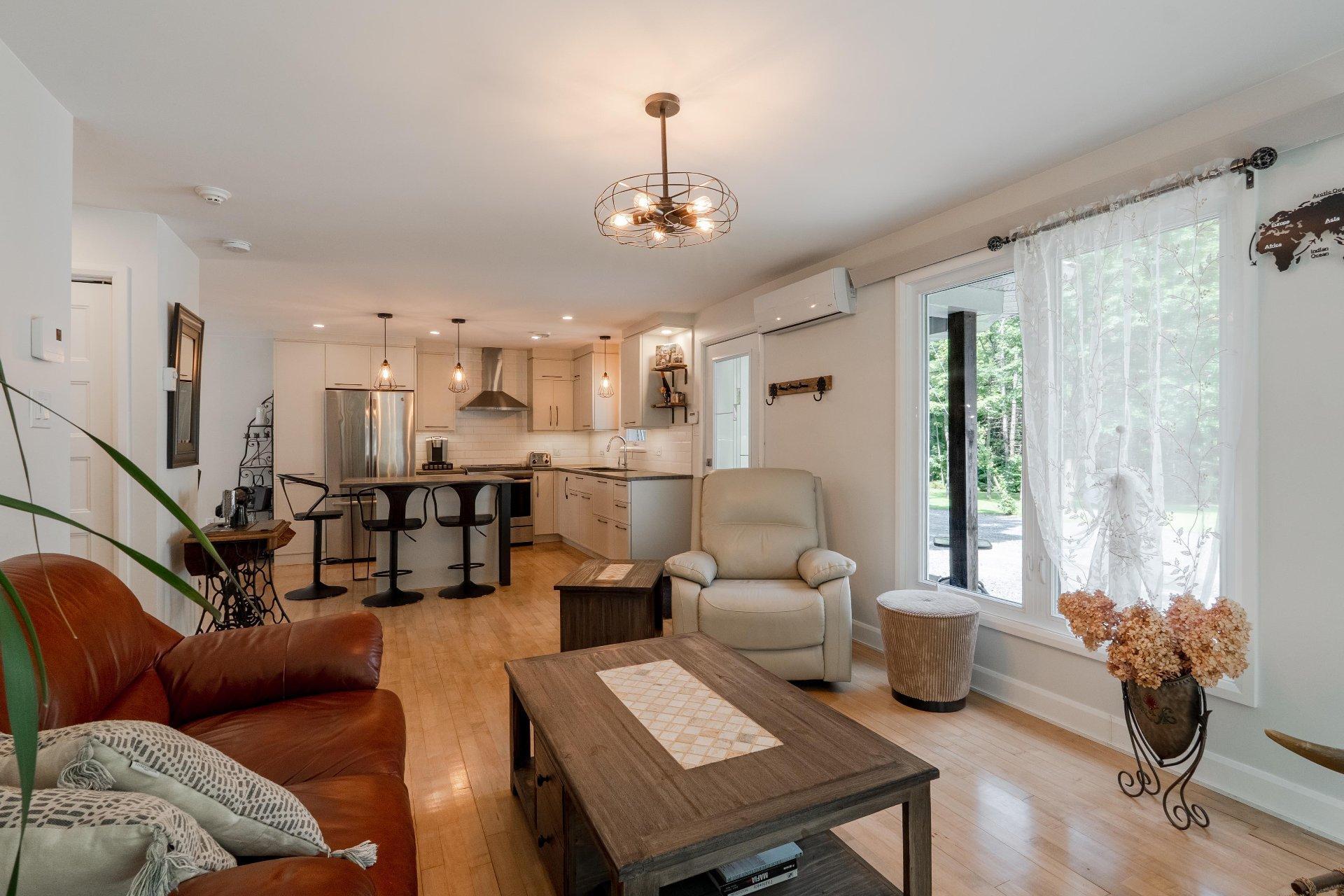 









424


Rue des Pins

,
Compton,




QC
J0B1L0

