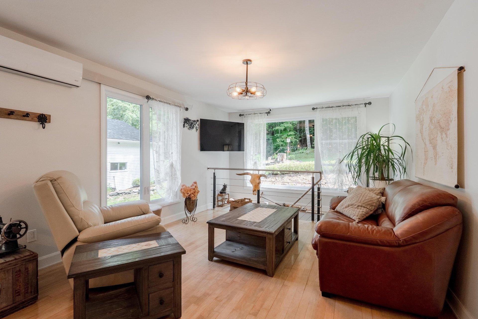 









424


Rue des Pins

,
Compton,




QC
J0B1L0

