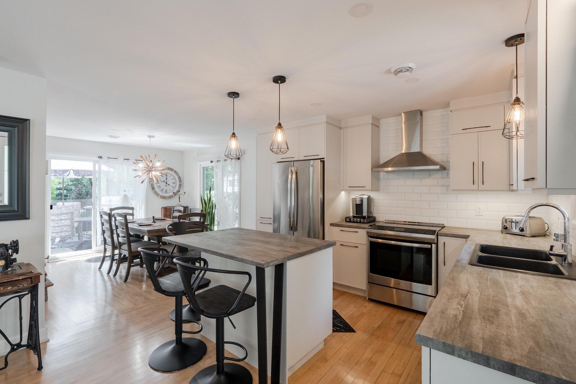 









424


Rue des Pins

,
Compton,




QC
J0B1L0

