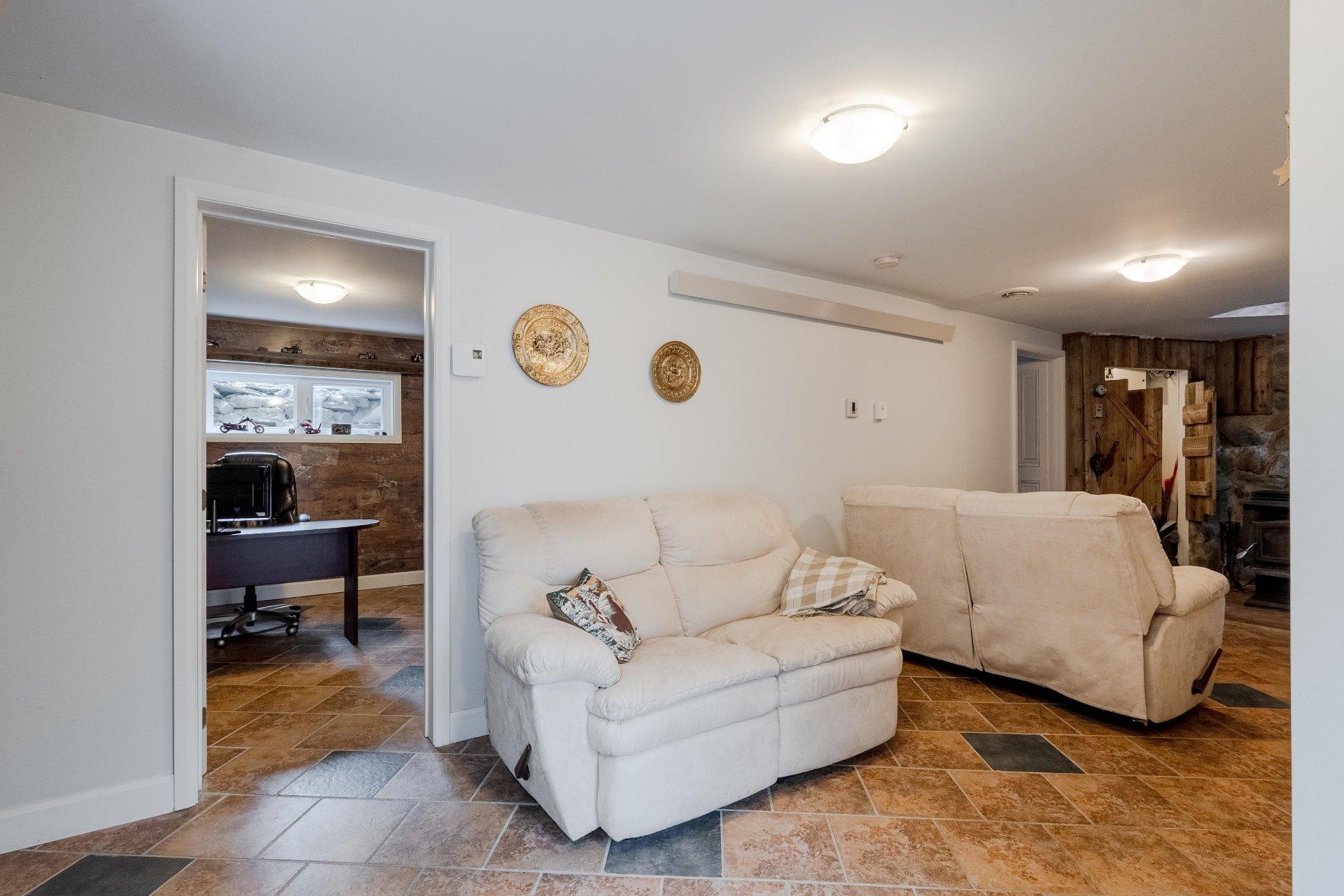 









424


Rue des Pins

,
Compton,




QC
J0B1L0

