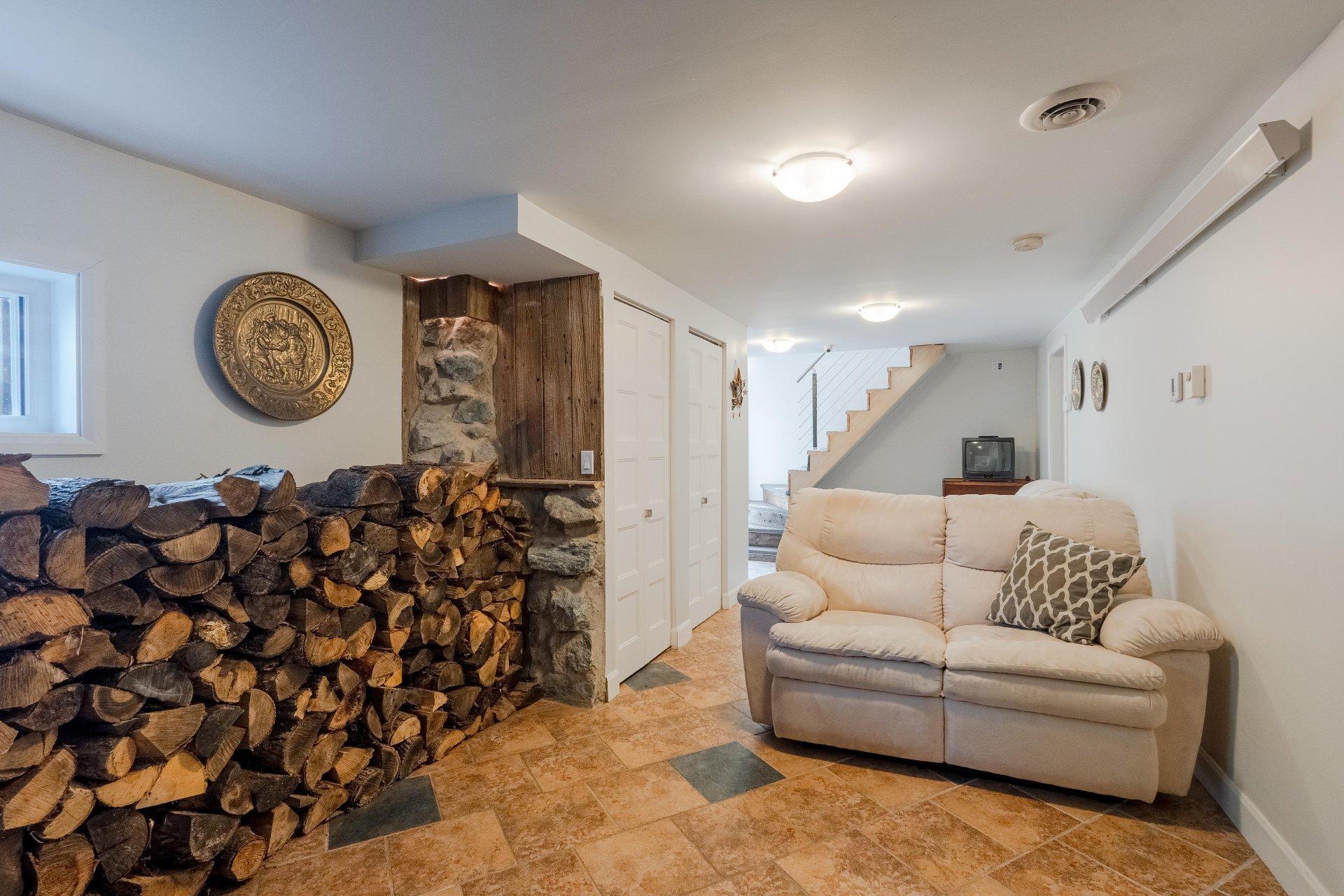 









424


Rue des Pins

,
Compton,




QC
J0B1L0

