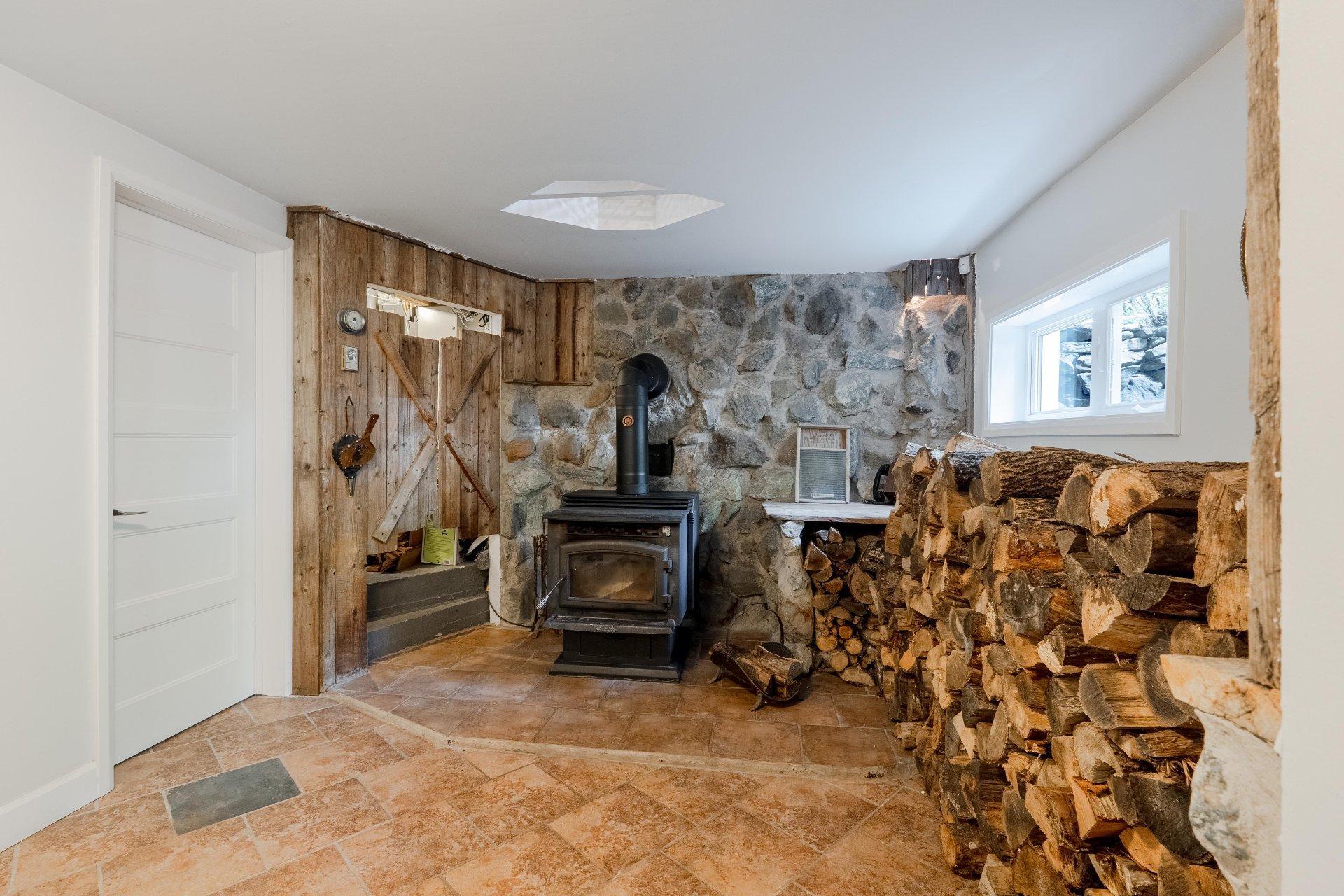 









424


Rue des Pins

,
Compton,




QC
J0B1L0

