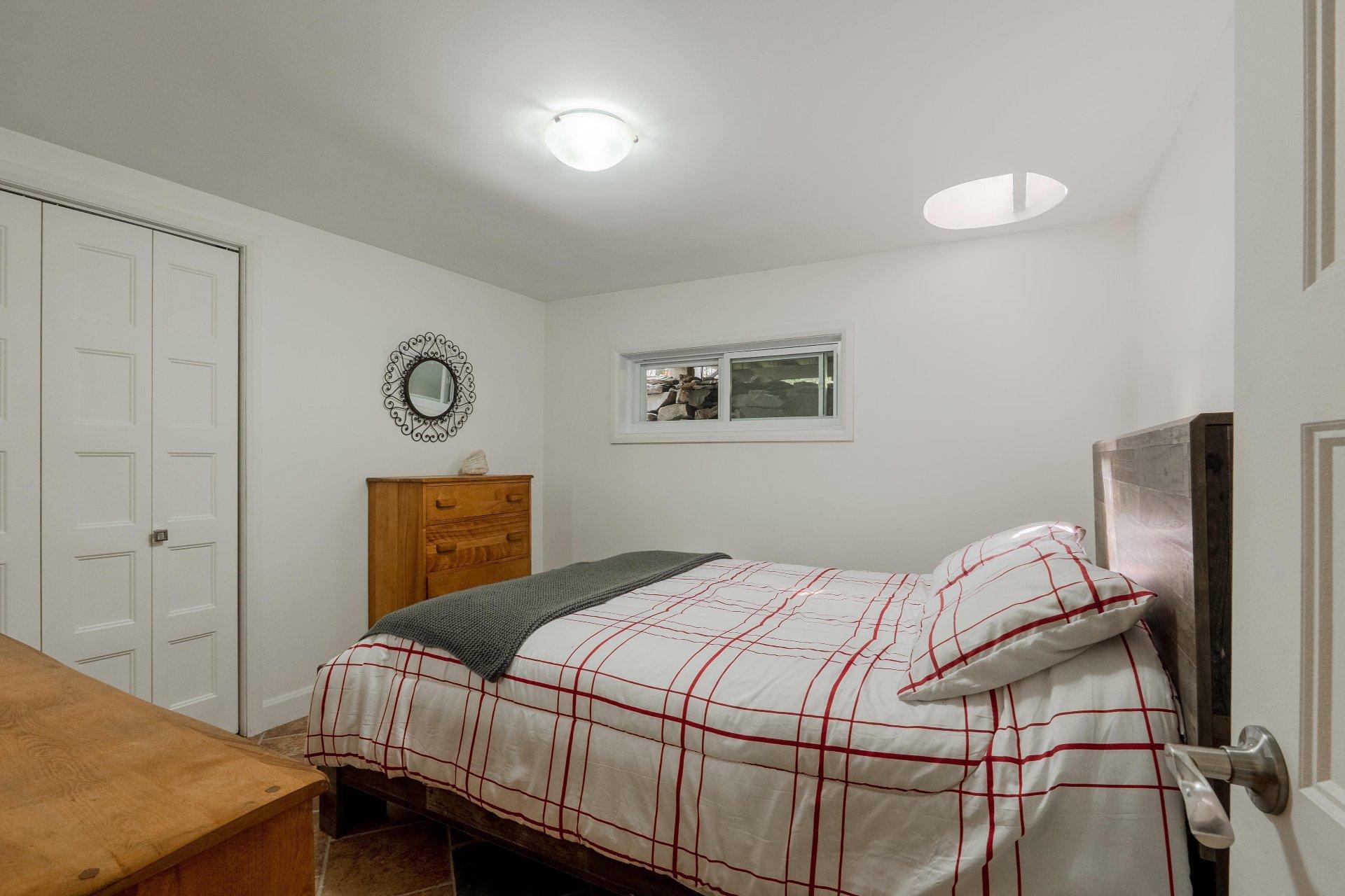 









424


Rue des Pins

,
Compton,




QC
J0B1L0

