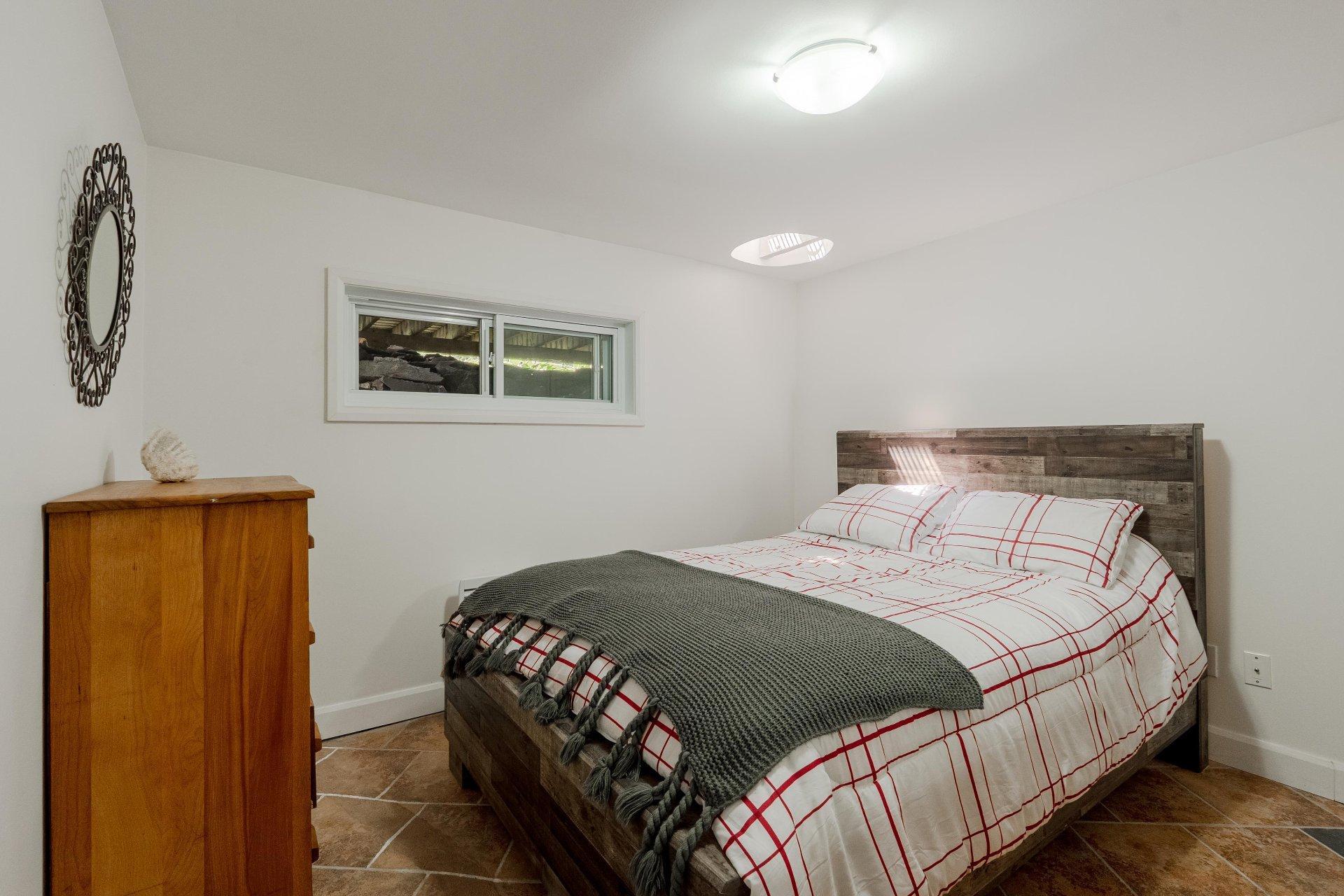 









424


Rue des Pins

,
Compton,




QC
J0B1L0

