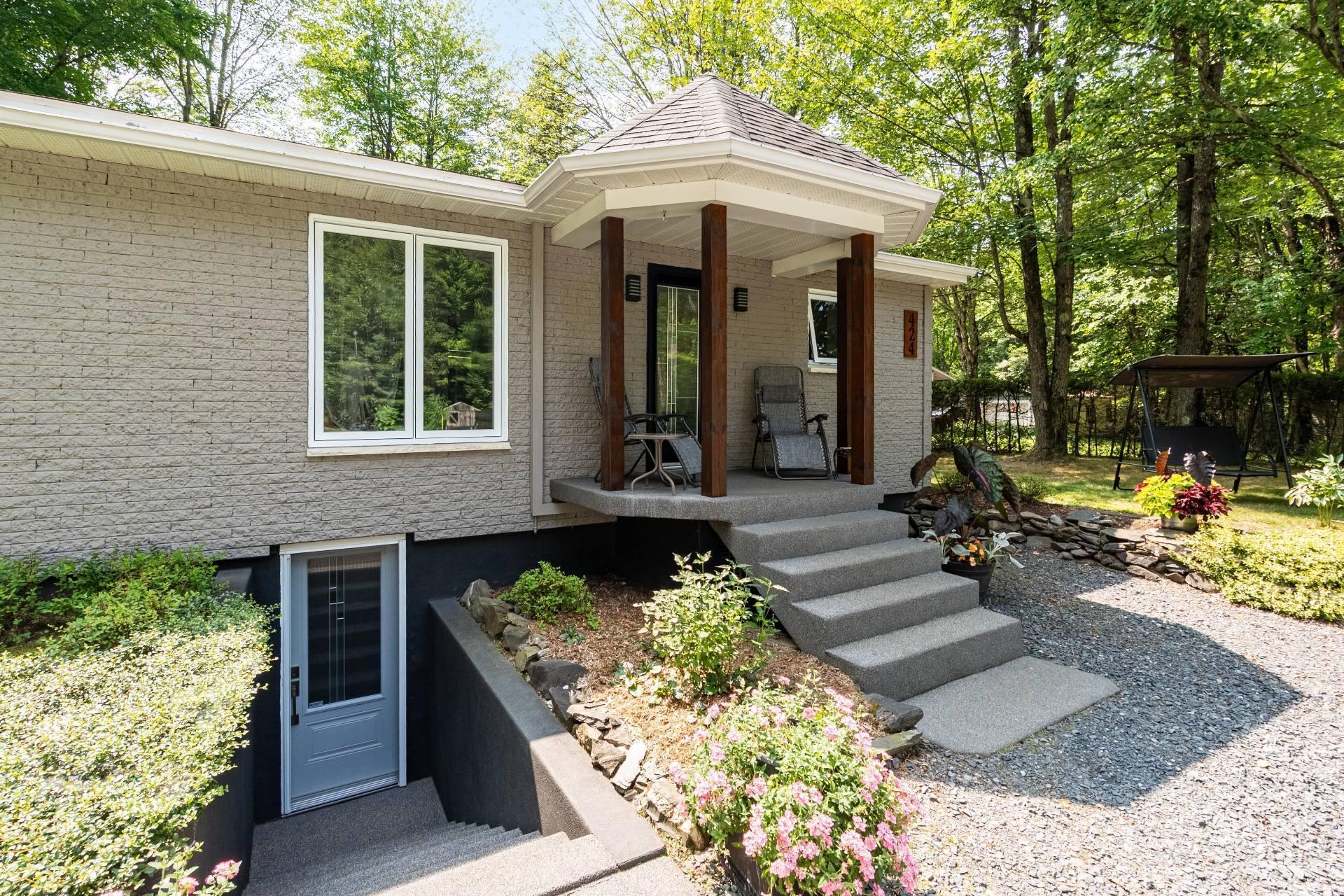 









424


Rue des Pins

,
Compton,




QC
J0B1L0

