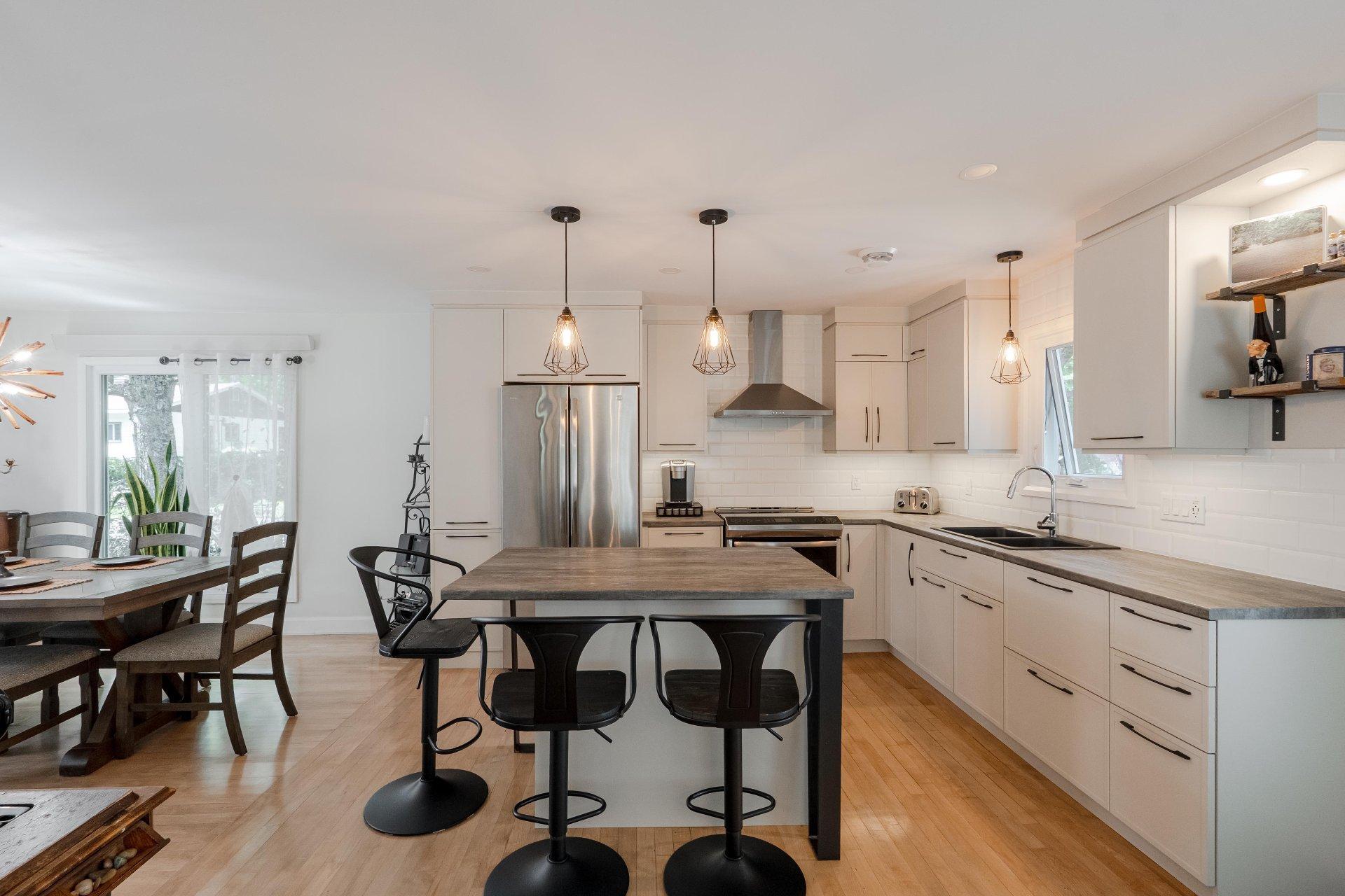 









424


Rue des Pins

,
Compton,




QC
J0B1L0

