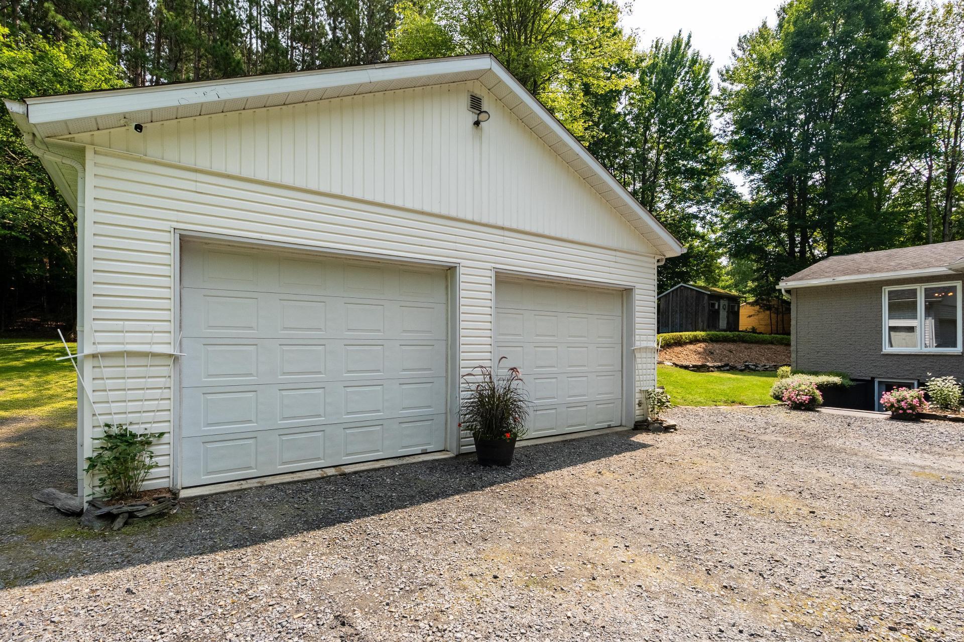 









424


Rue des Pins

,
Compton,




QC
J0B1L0

