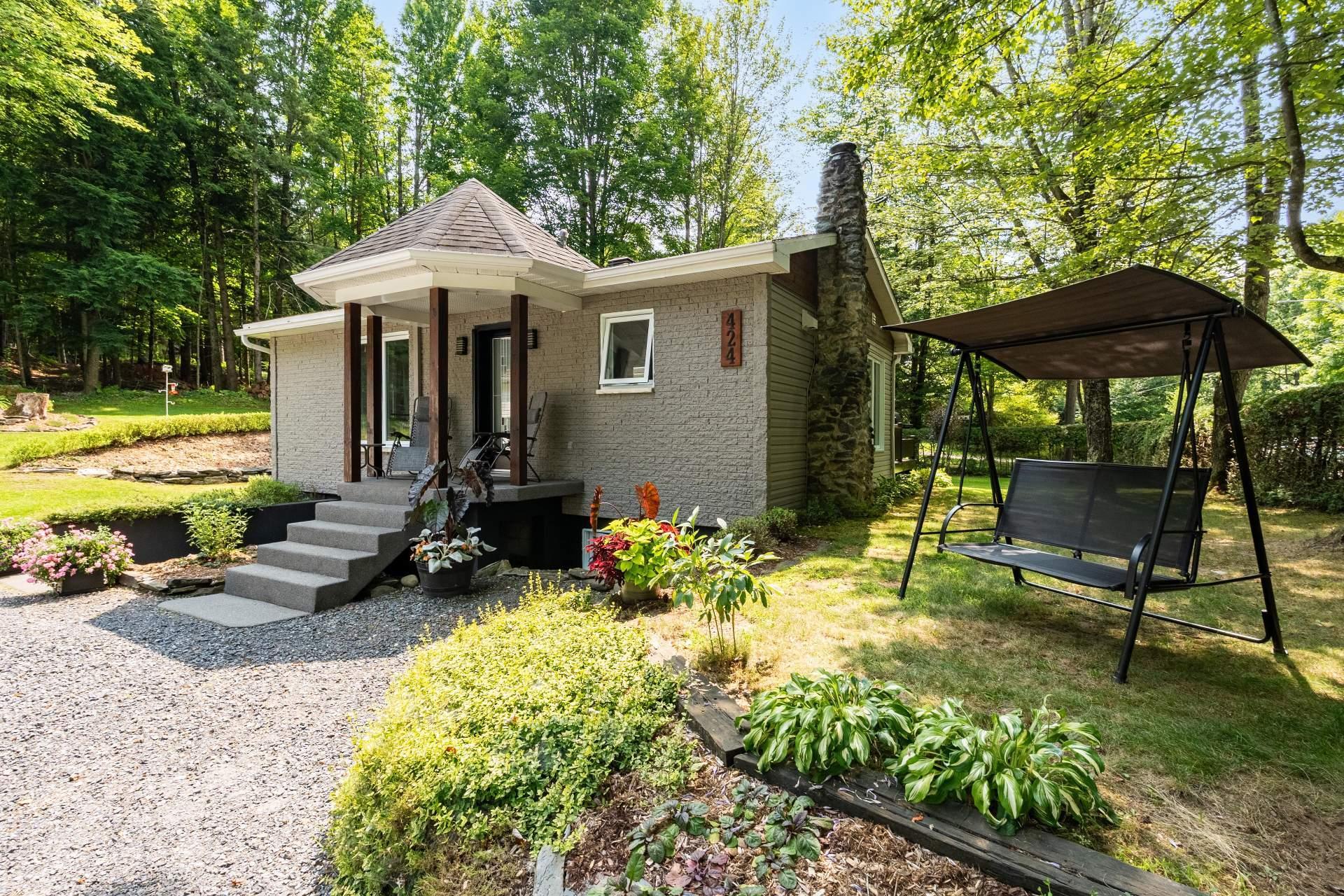 









424


Rue des Pins

,
Compton,




QC
J0B1L0

