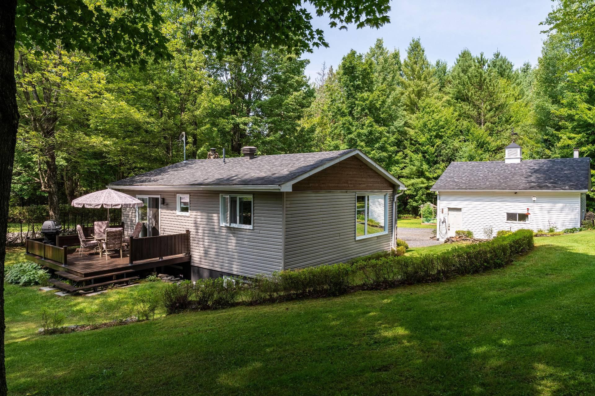 









424


Rue des Pins

,
Compton,




QC
J0B1L0

